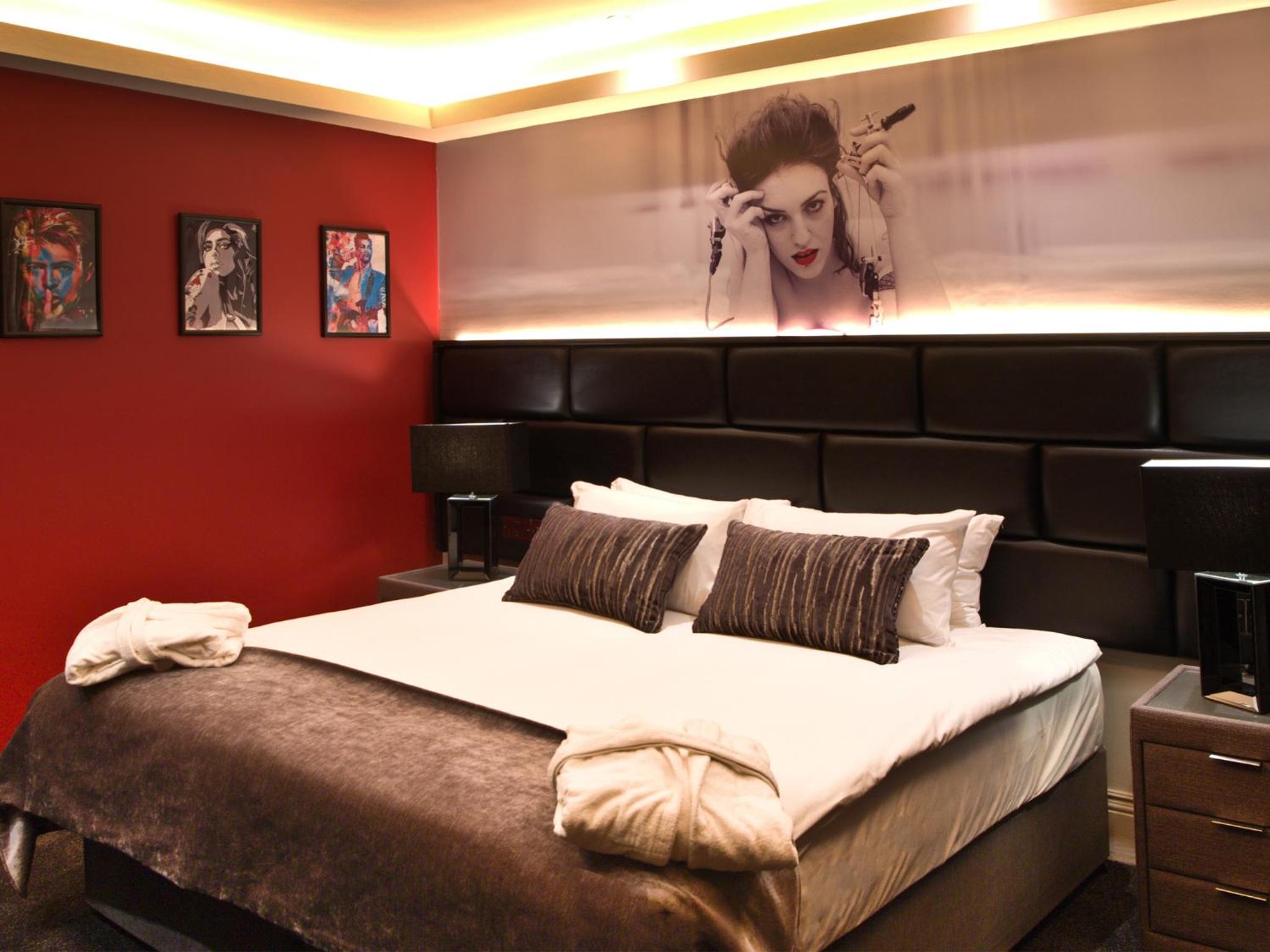 Standard Double Room - Photo 13