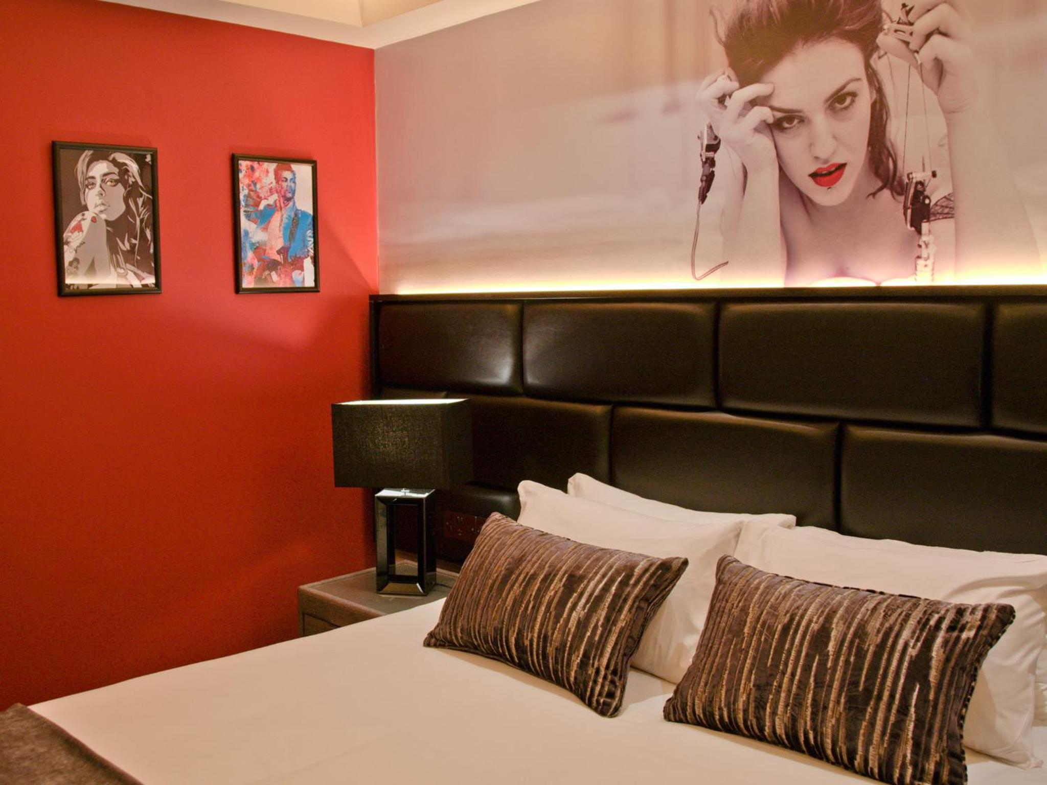Standard Double Room - Photo 11