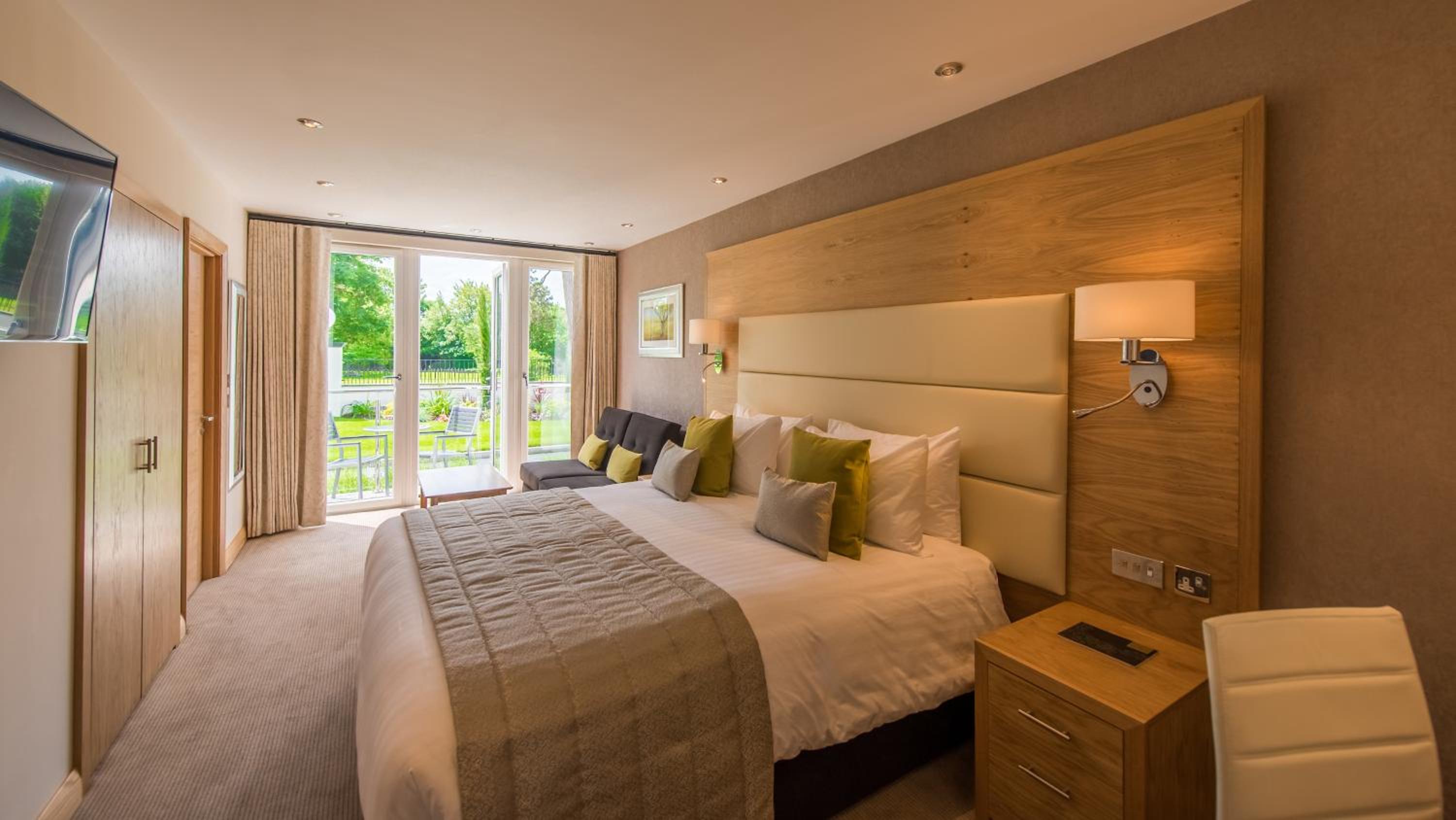 Deluxe Double Room with Balcony - Photo 3