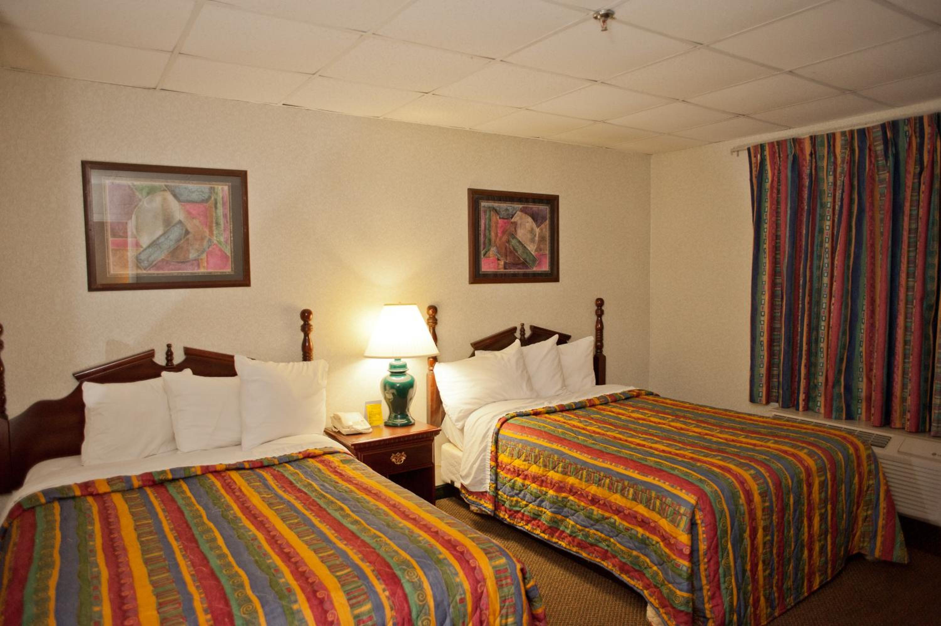 Double Room with Two Double Beds - Smoking - Photo 2