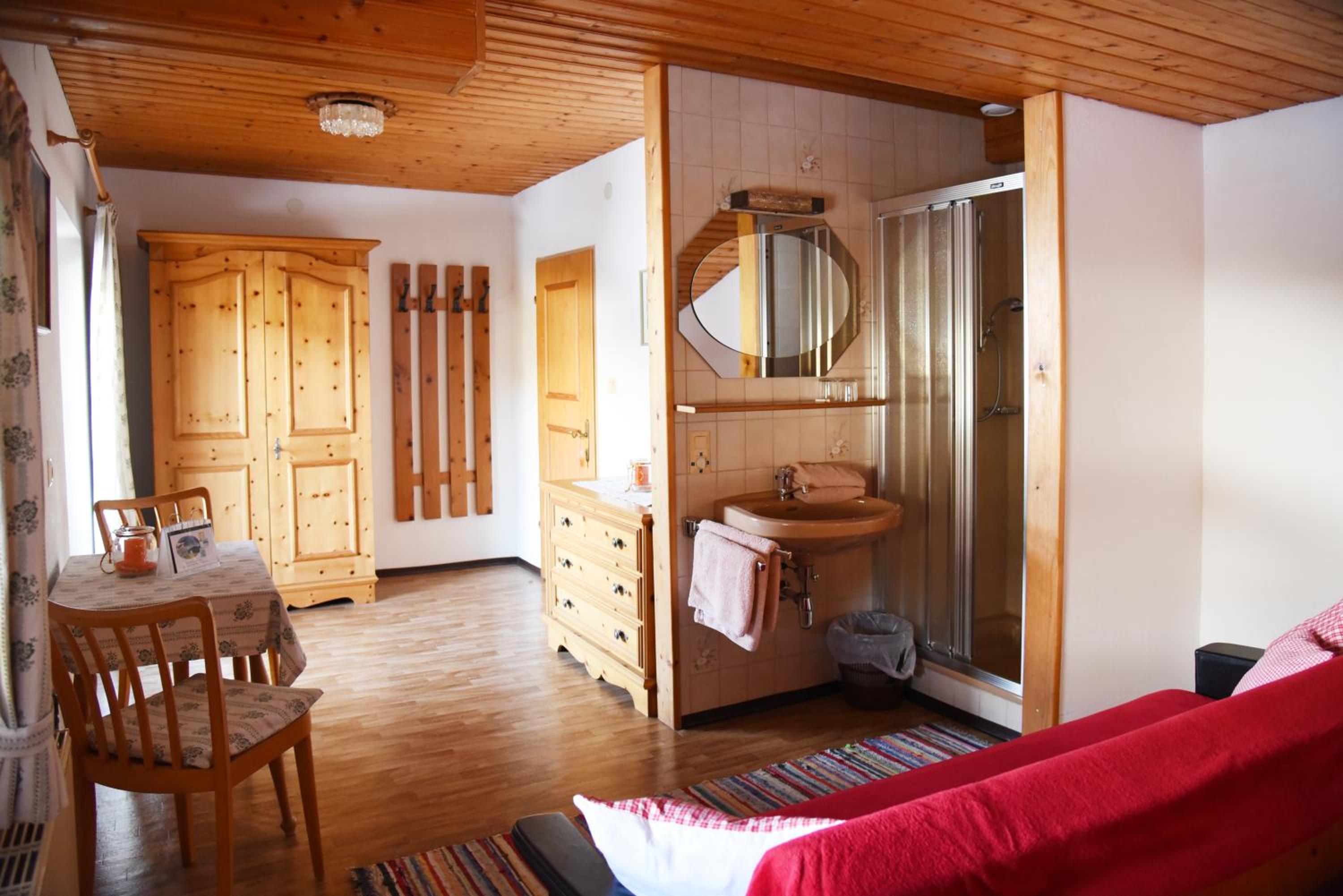 Double Room with Balcony and Shared Toilet  photo 2