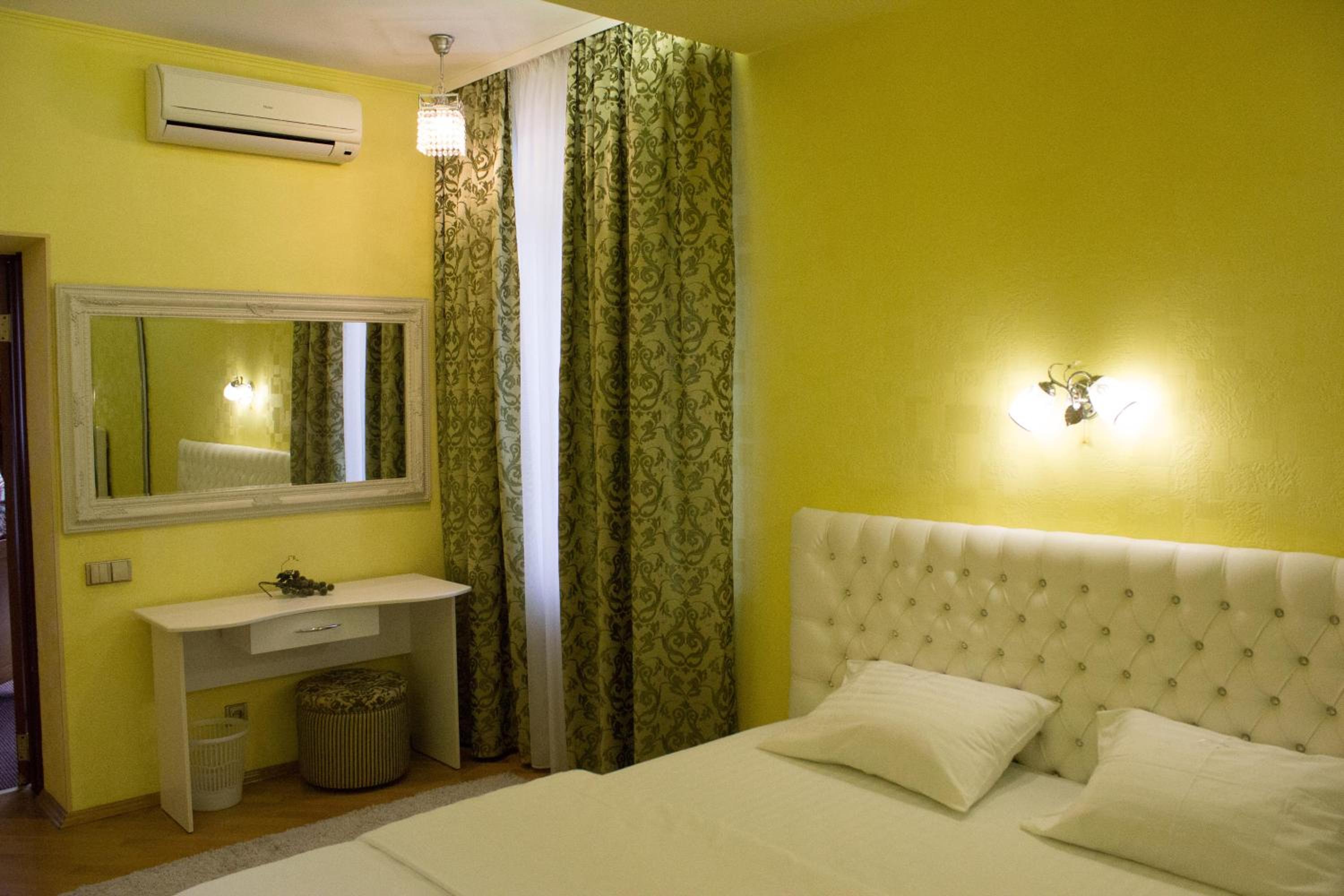 Three-Room Suite photo 2