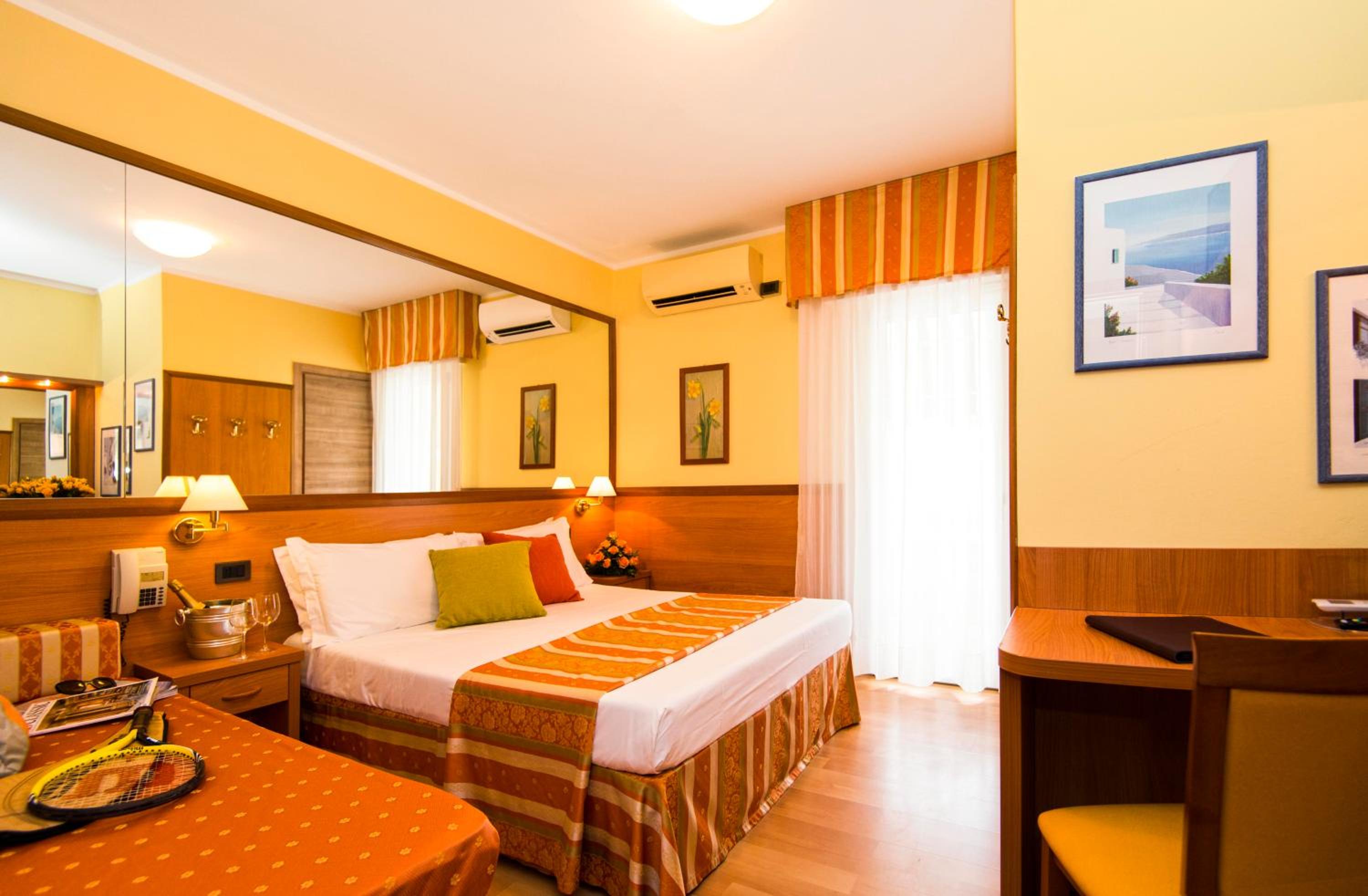 Double Room with Extra Bed photo 2