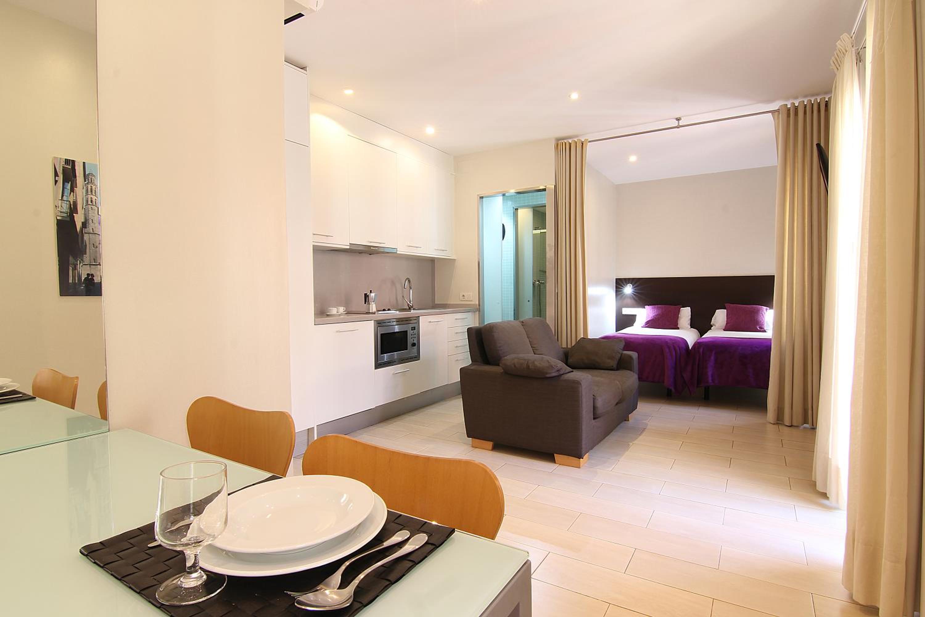 Estudio (2 adultos) - Primer Piso - Calle Meer 34