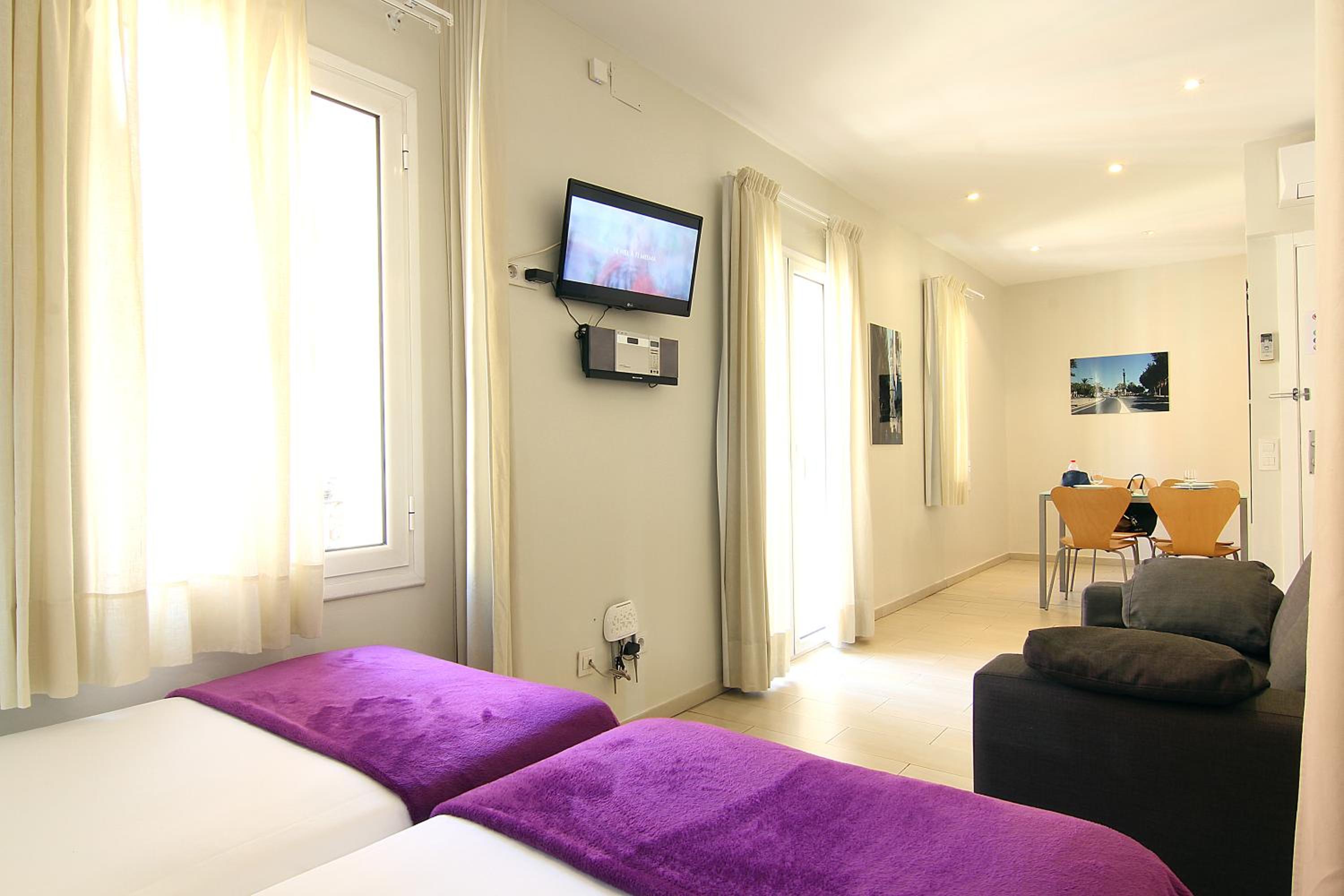 Studio Apartment (2 Adults) - Third Floor - Calle Meer 34  photo 2