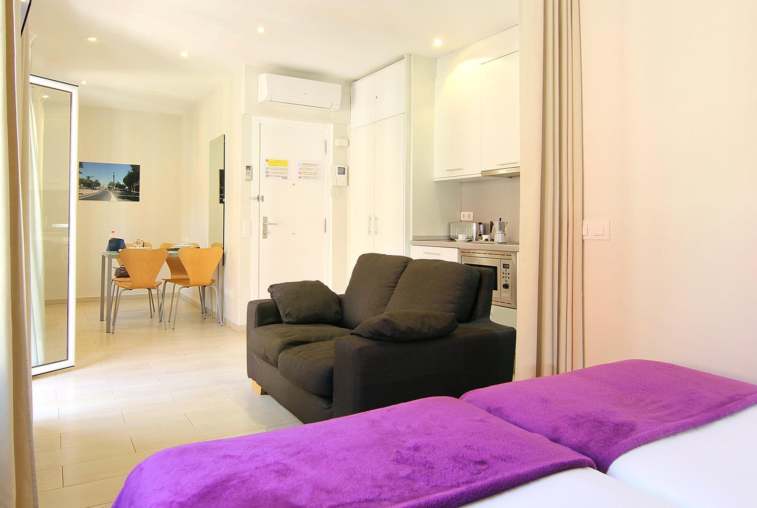 Studio Apartment (2 Adults) - Second Floor - Calle Meer 34 photo 3