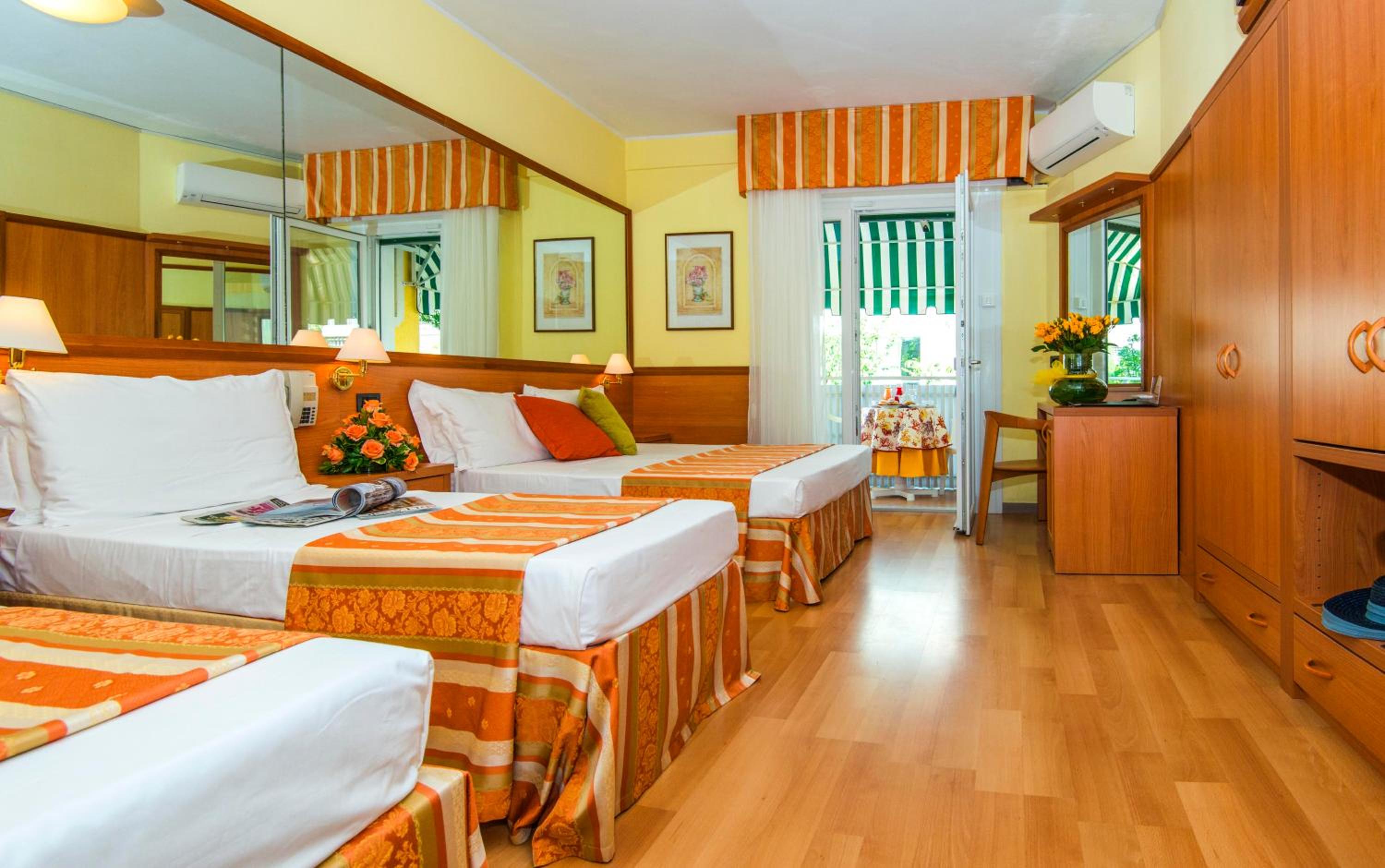 Quadruple Room with Extra Bed photo 2