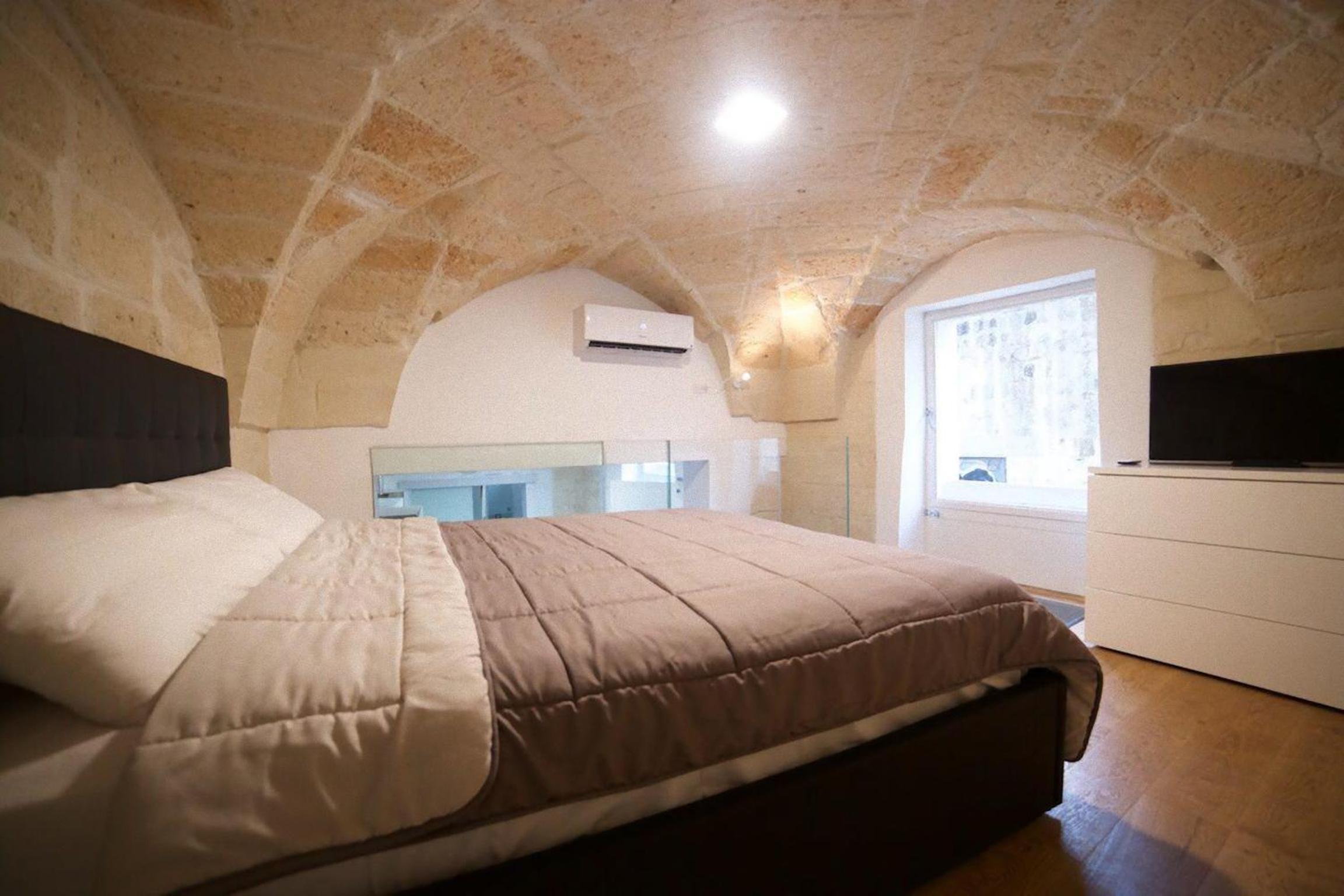 Studio - Split Level