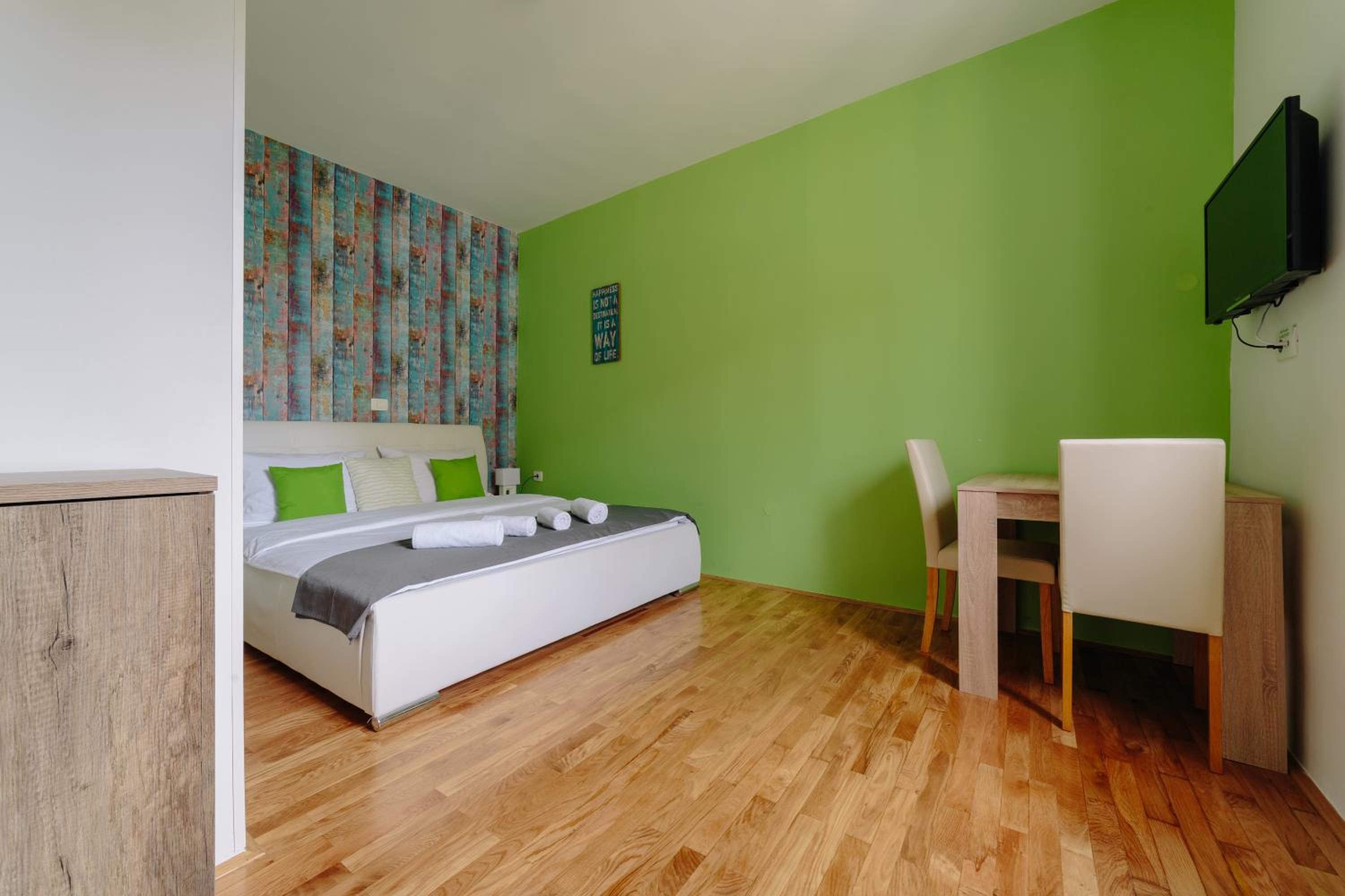 Double Room - Photo 1