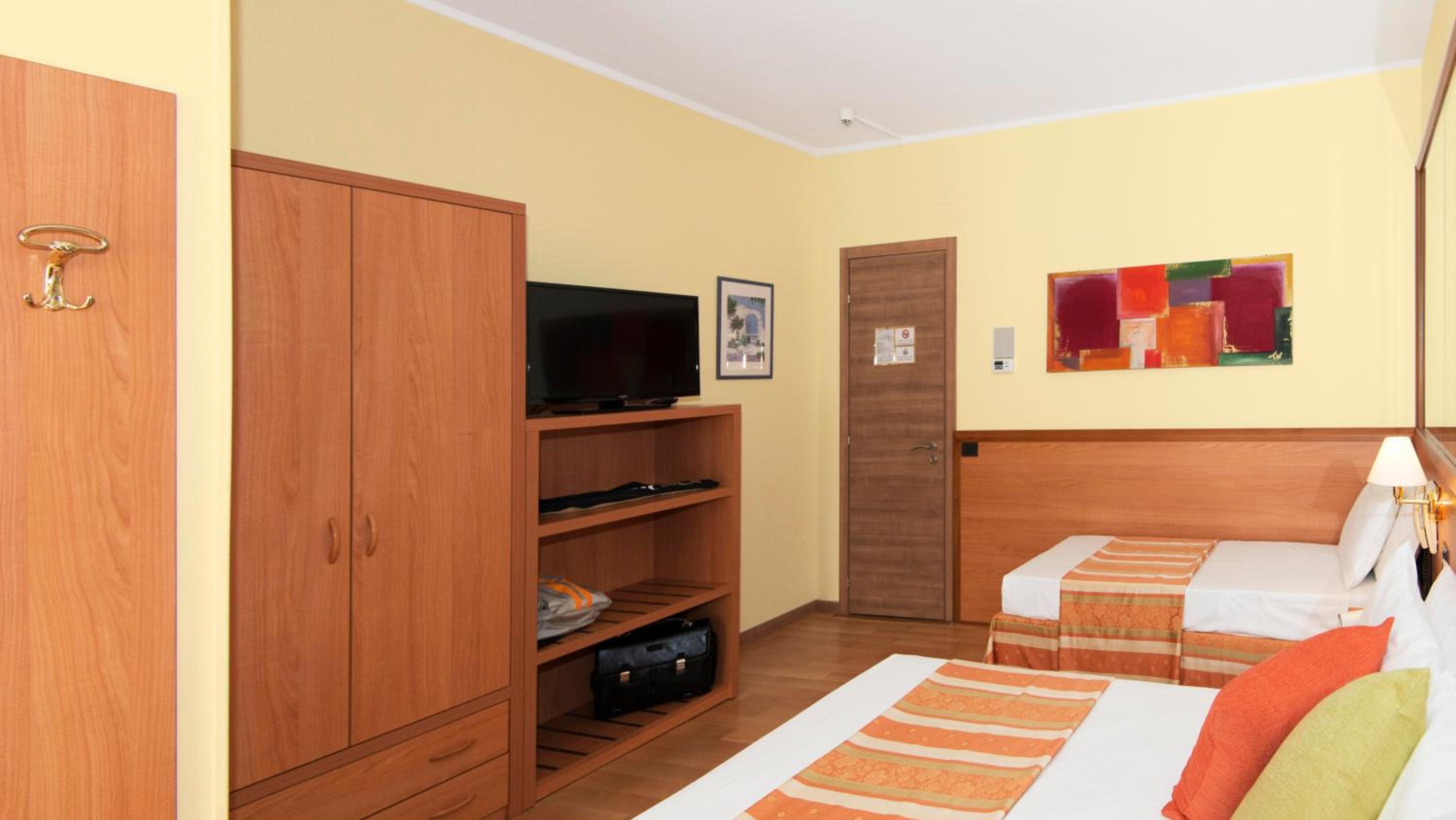 Triple Room with Extra Bed photo 2