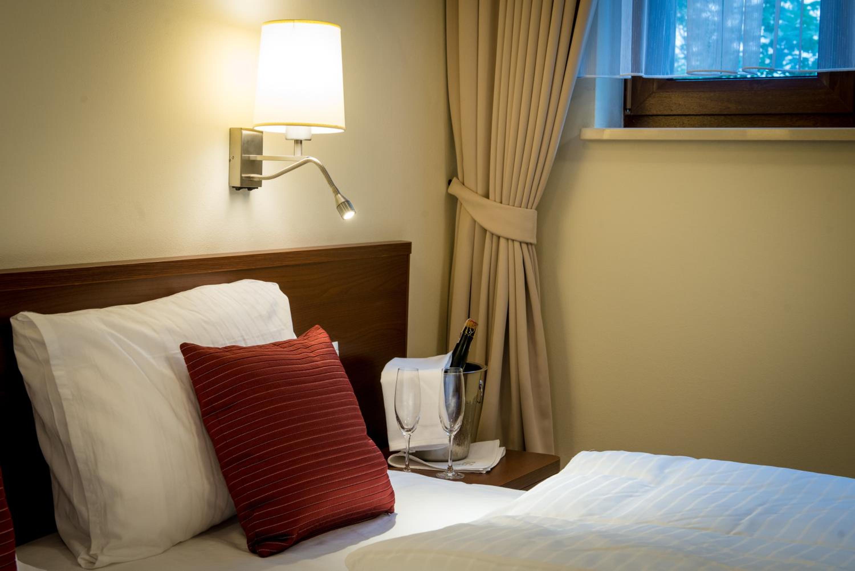 Standard Plus Twin Room - Photo 3