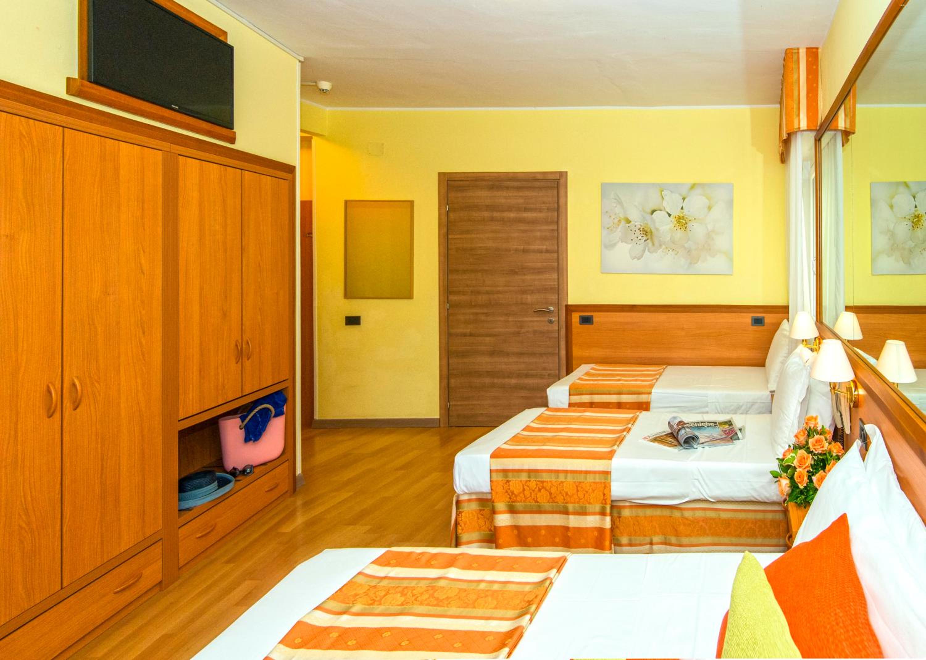 Quadruple Room with Balcony photo 3