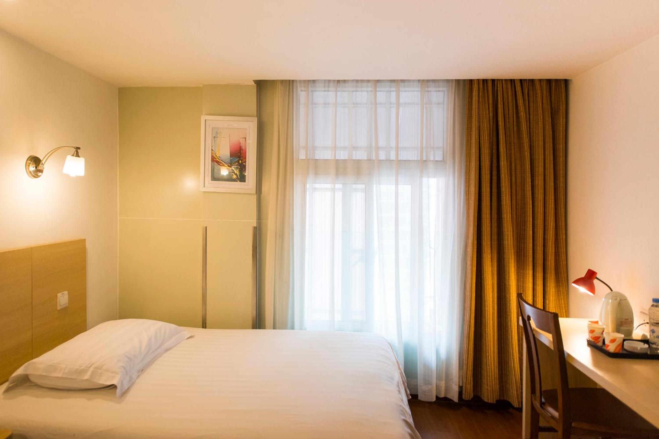 Standard Twin Room photo 2