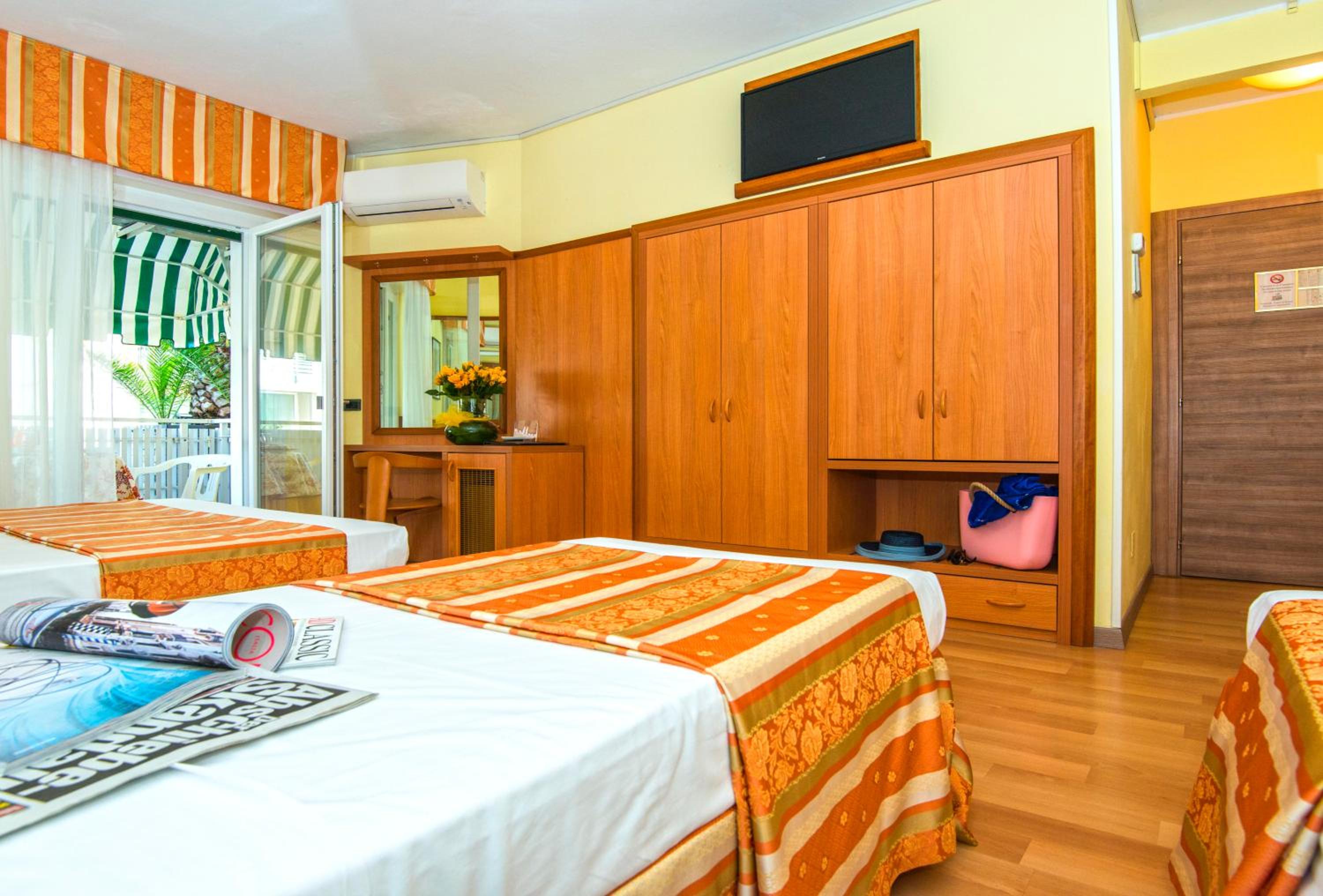 Quadruple Room with Balcony photo 2