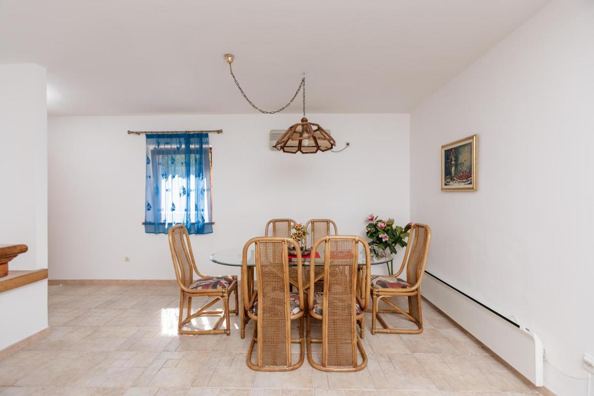 Two-Bedroom Apartment with Terrace and Garden View - Photo 9
