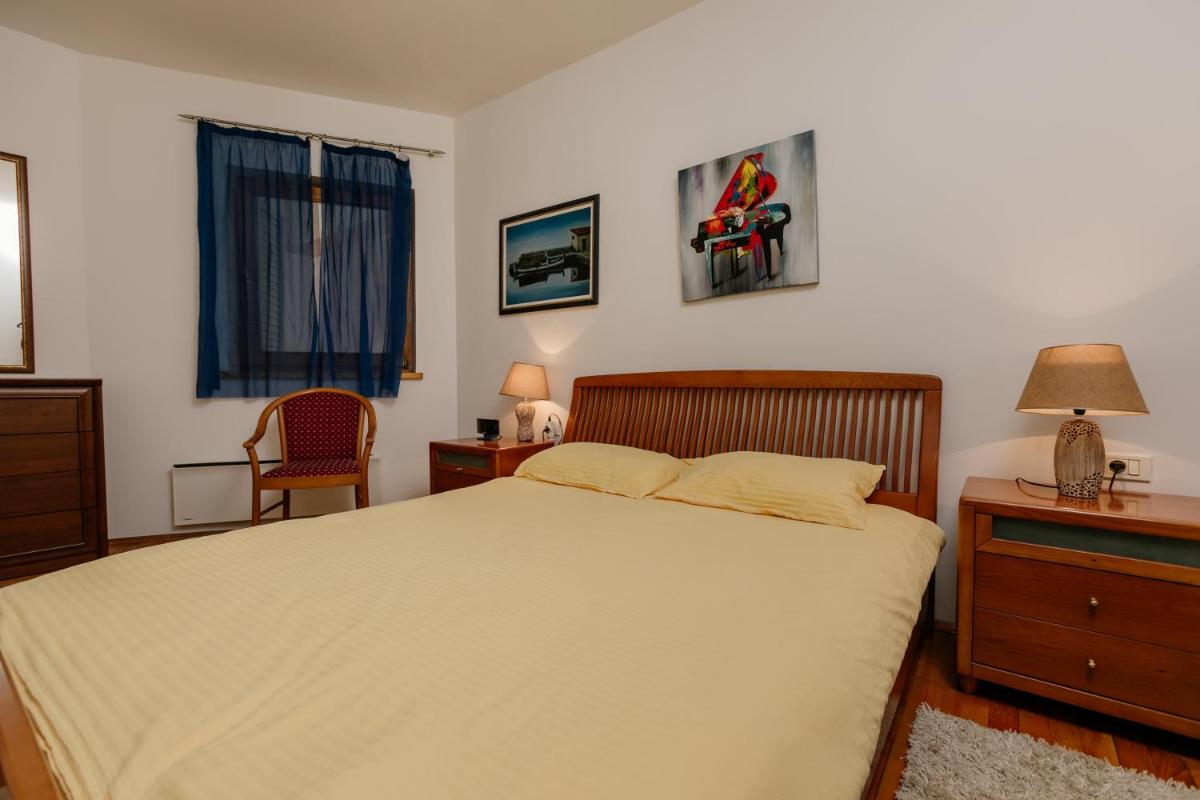 Two-Bedroom Apartment with Terrace and Garden View - Photo 10
