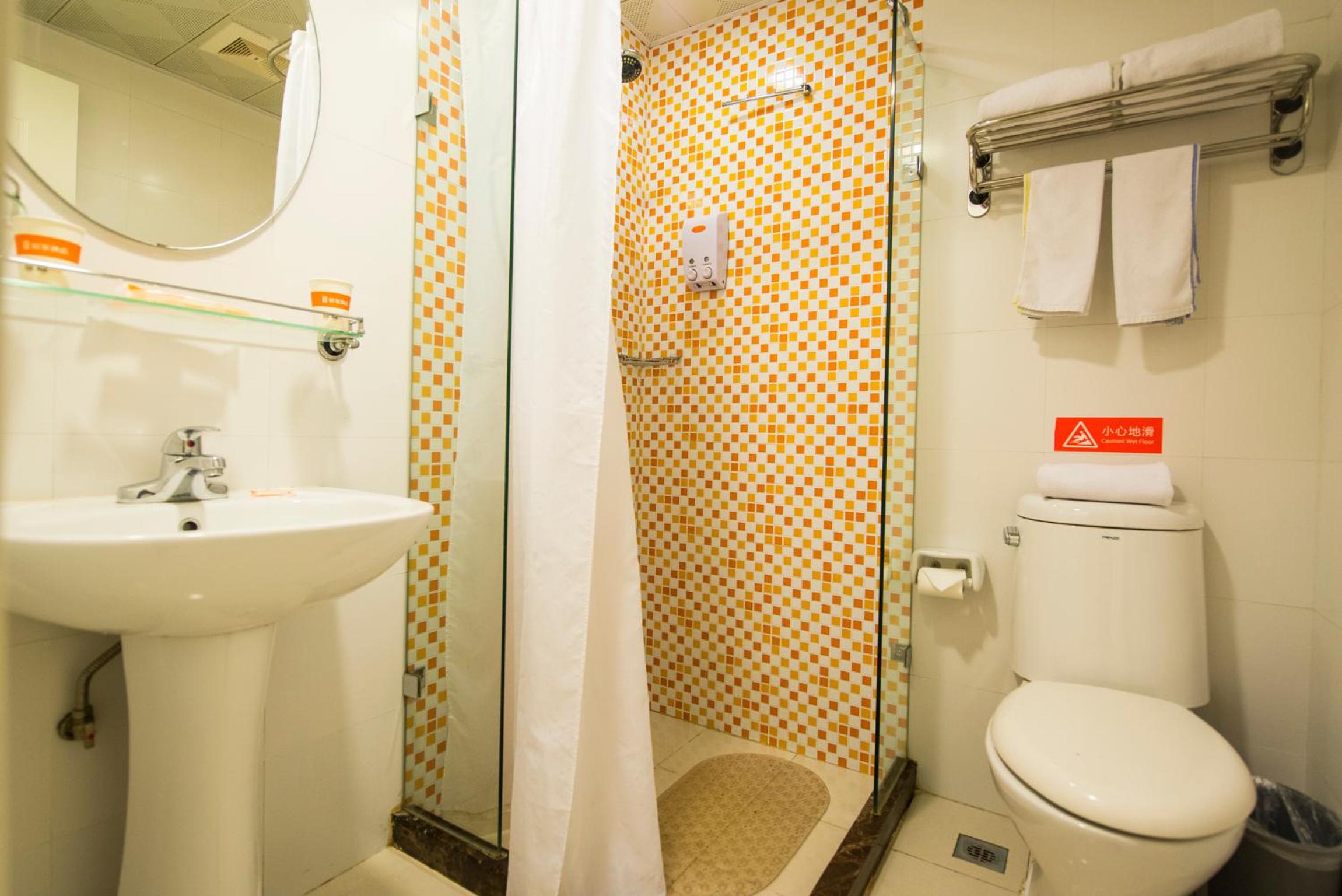 Standard Twin Room - Photo 1
