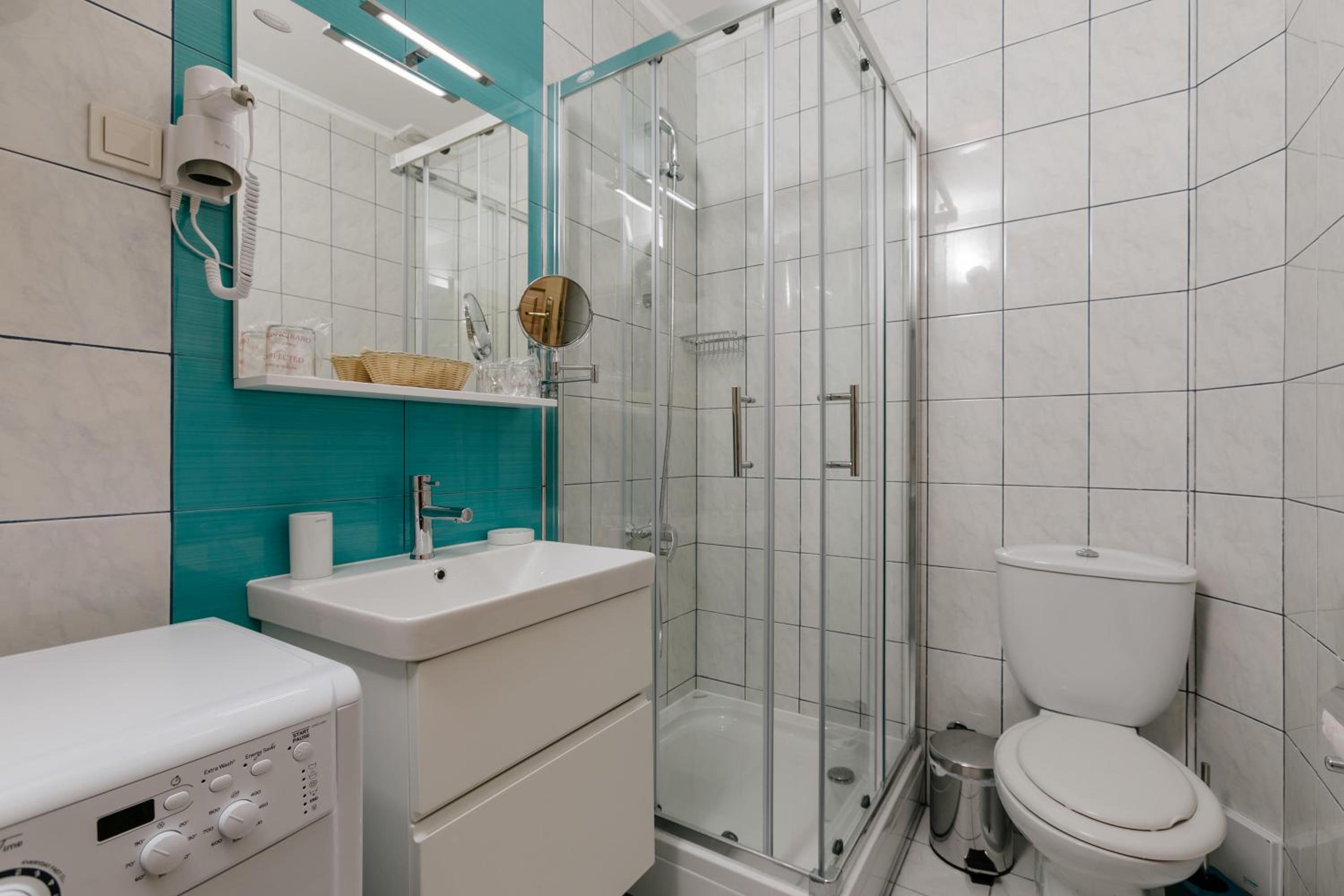 Two-Bedroom Apartment with Terrace and Garden View - Photo 12