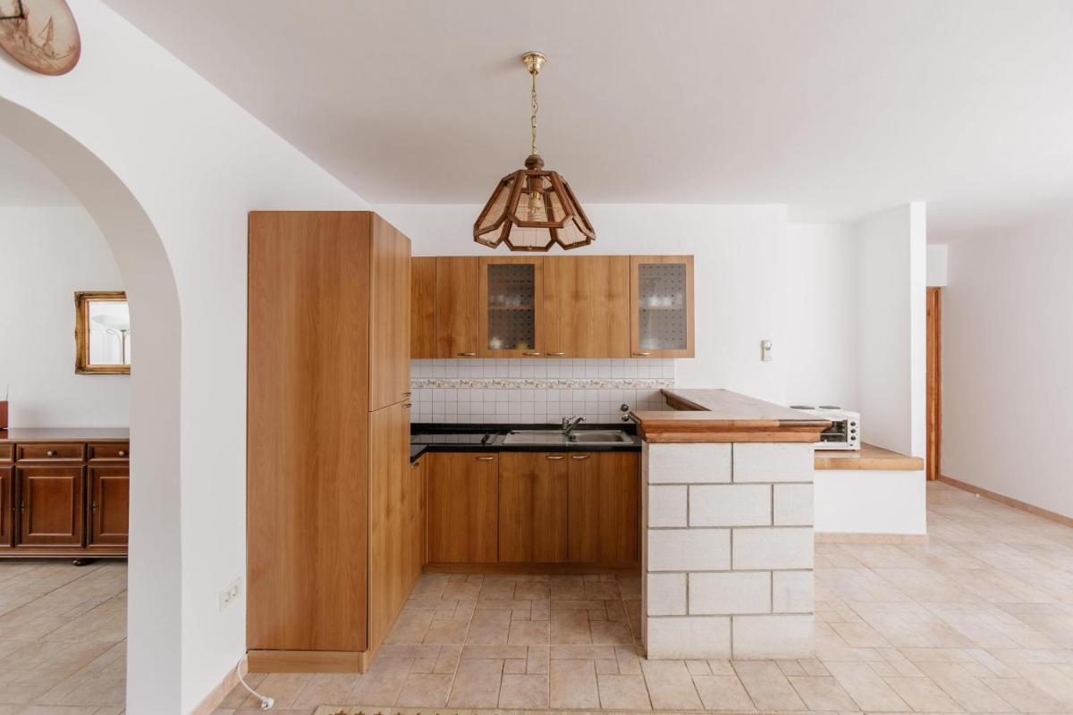 Two-Bedroom Apartment with Terrace and Garden View - Photo 8