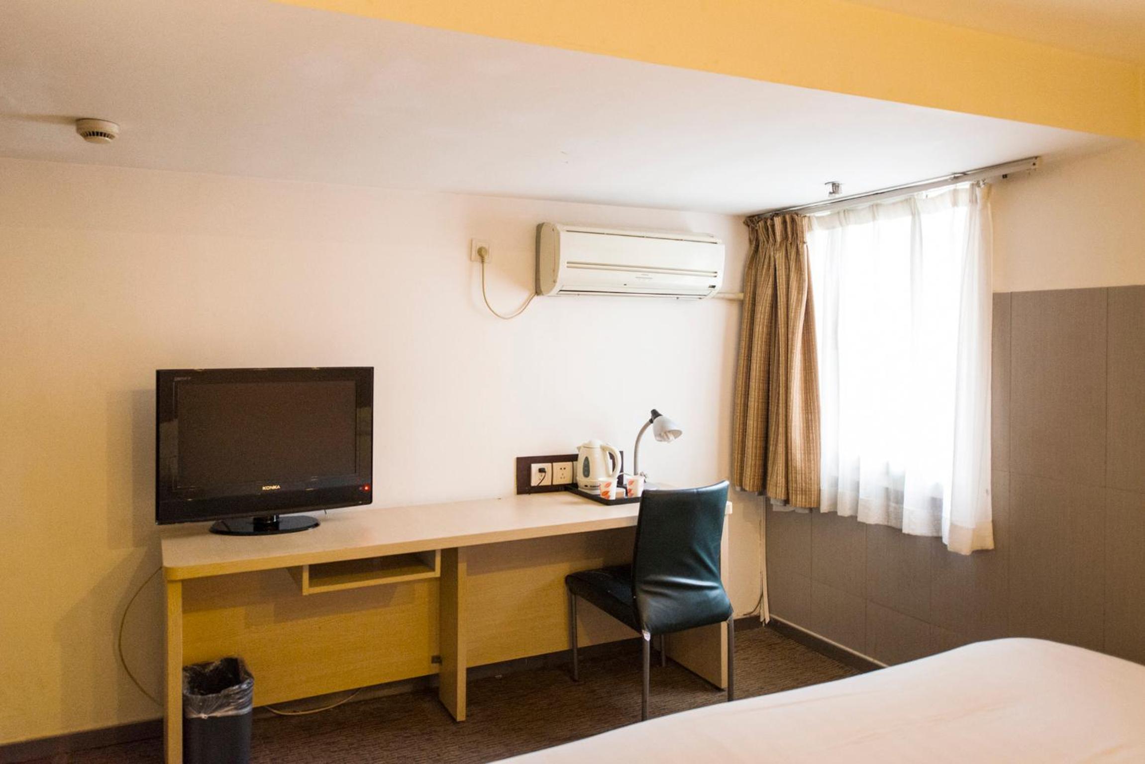 Fashion Queen Room With Round Bed photo 2