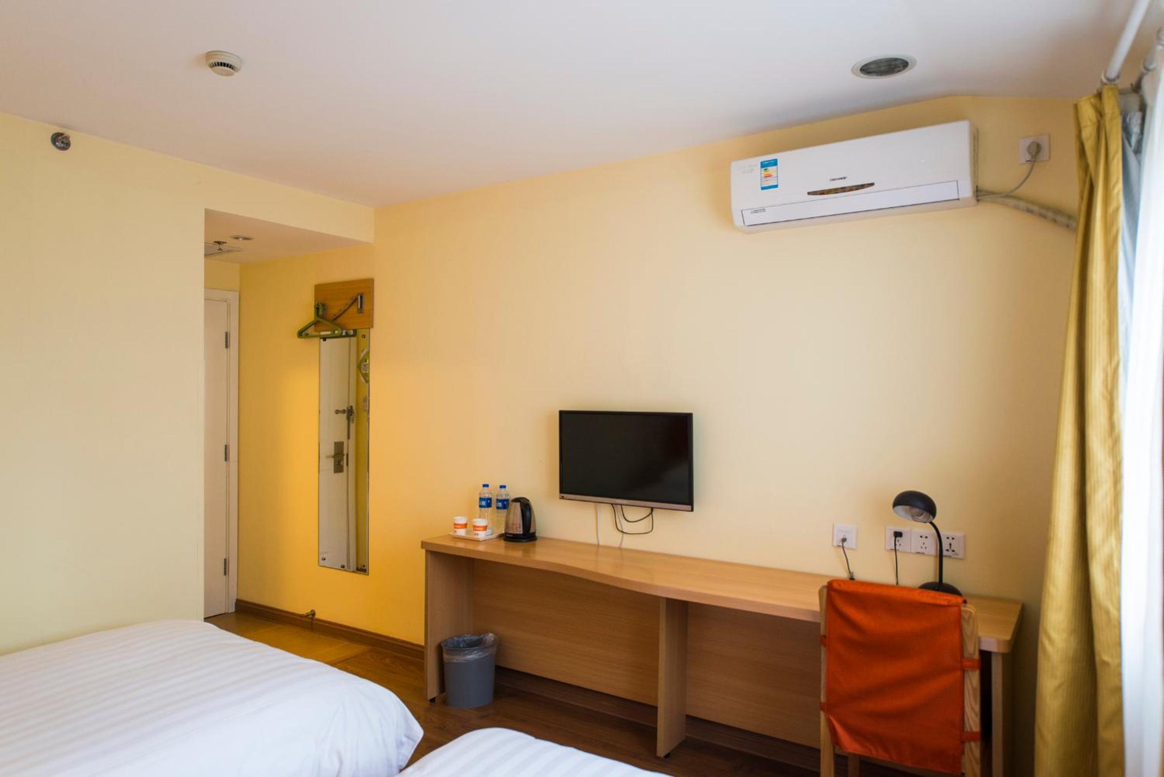 Mainland Chinese Citizens - Standard Twin Room photo 2