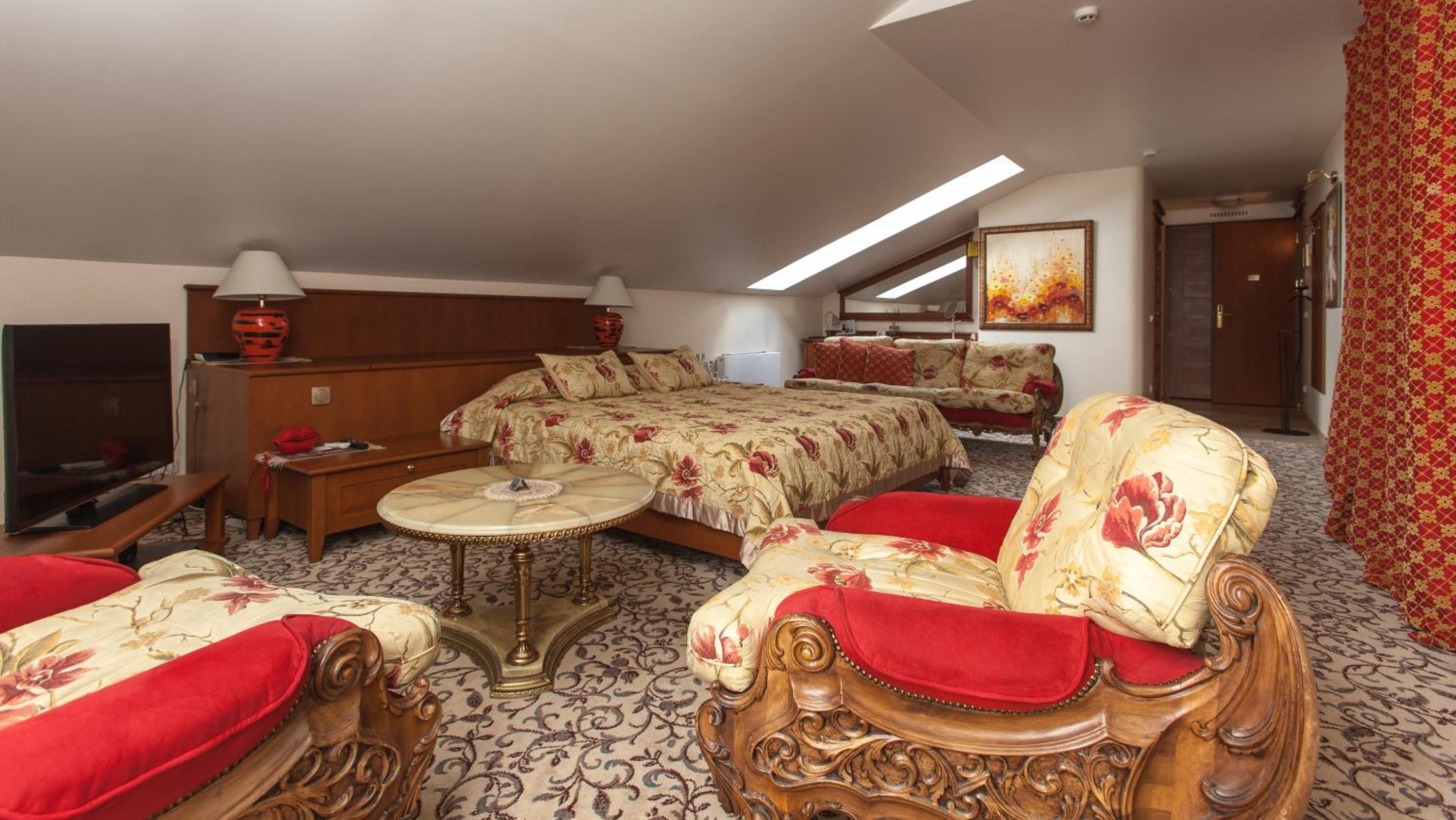 Penthouse Suite - Photo 3