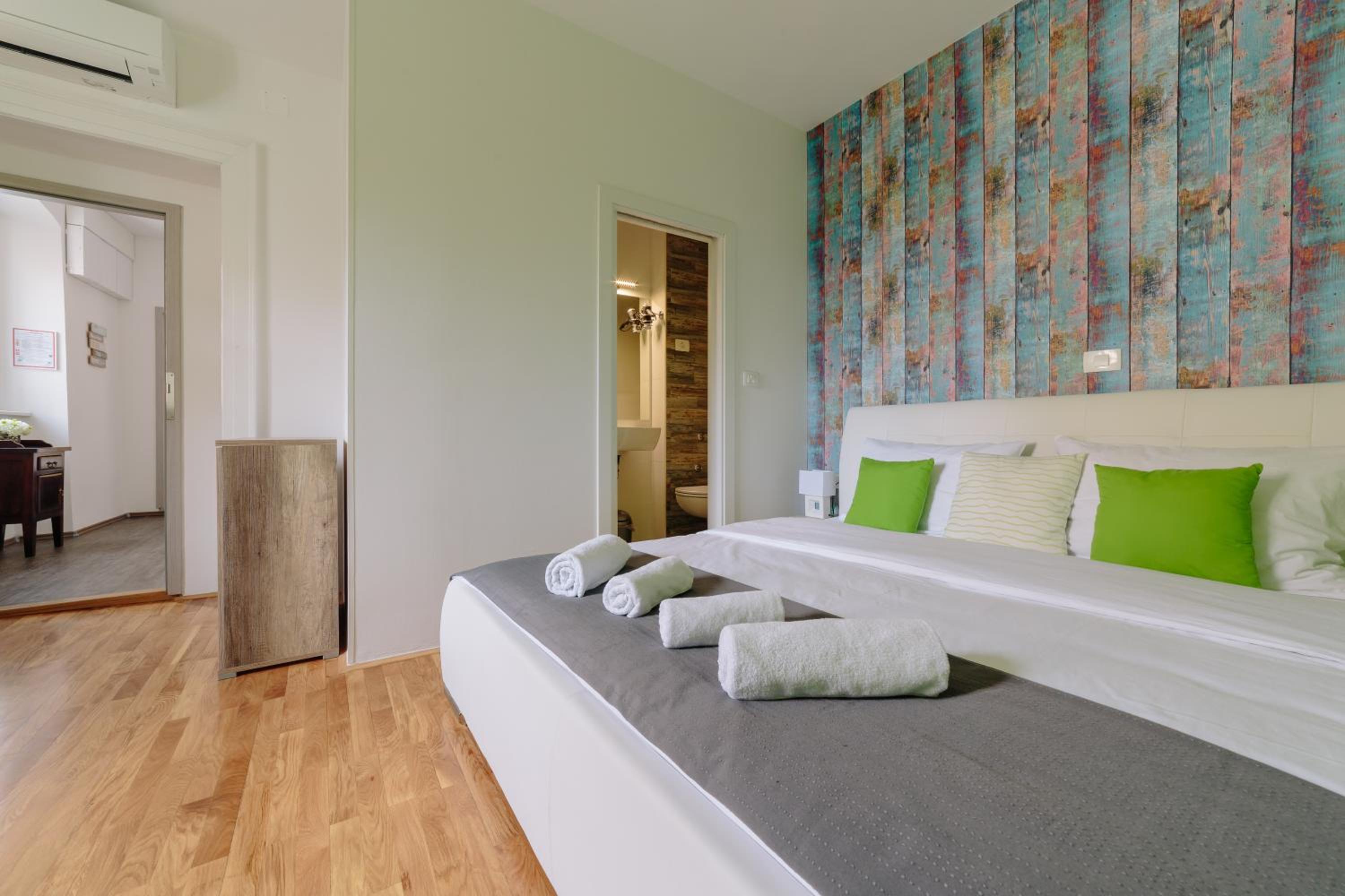 Double Room - Photo 2