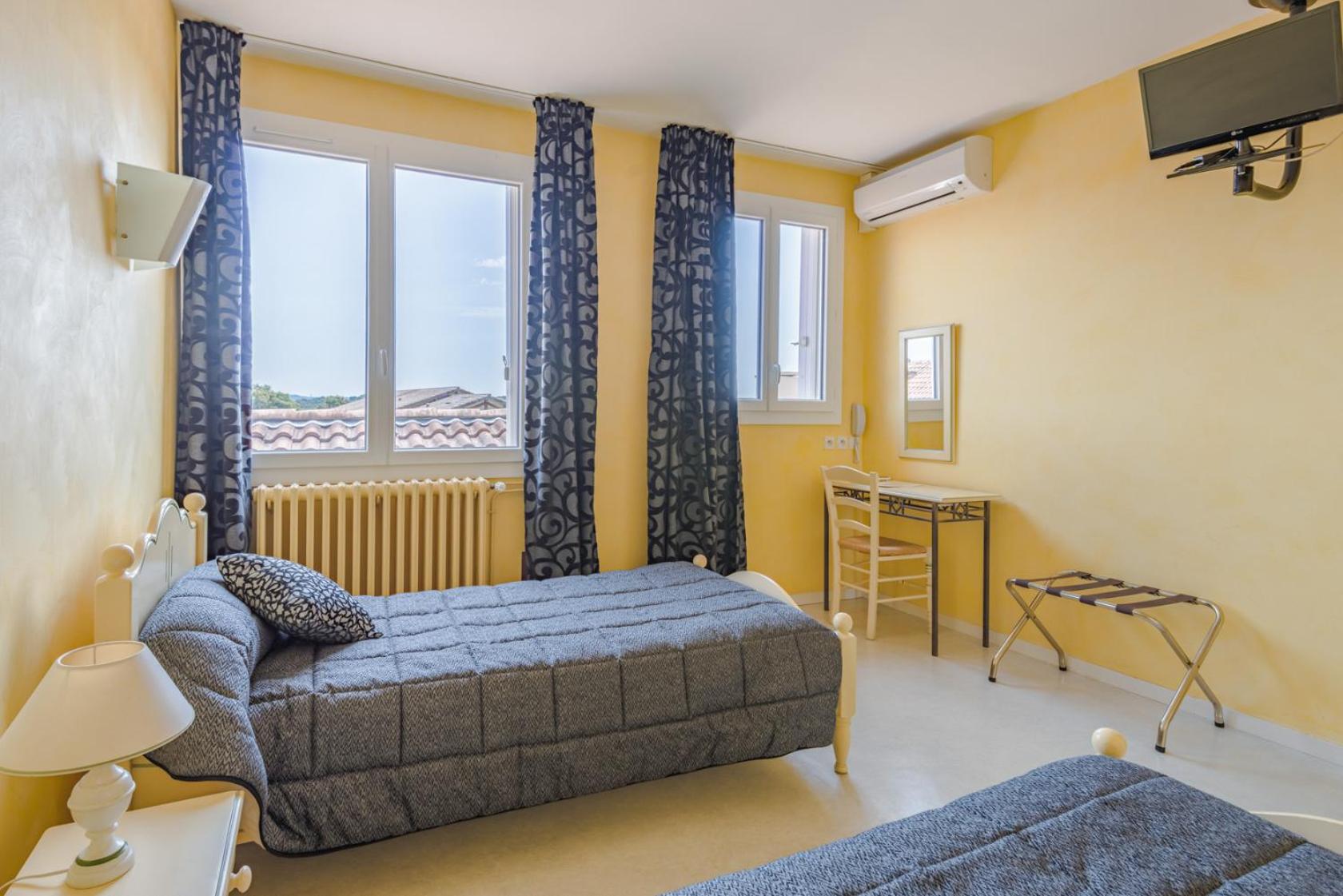 Twin Room - Main Building - Photo 6