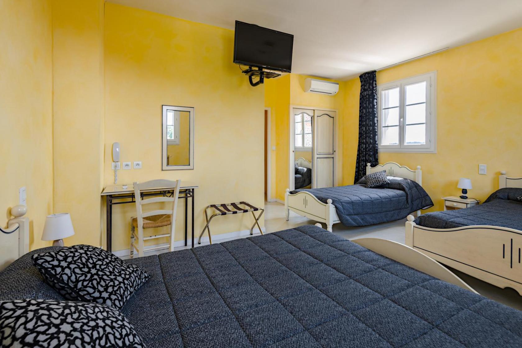 Quadruple Room - Photo 4