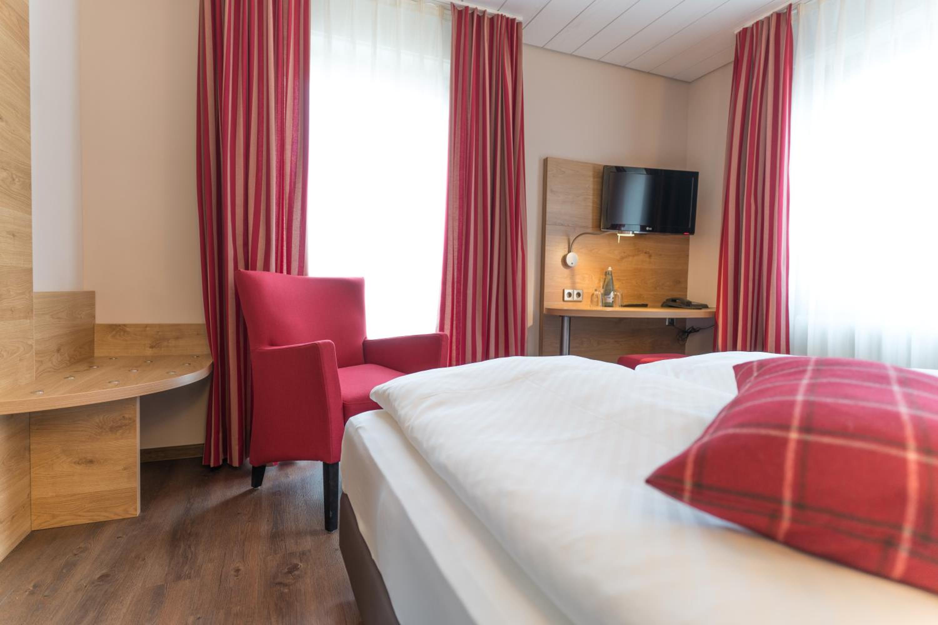 Standard Double or Twin Room - Photo 38