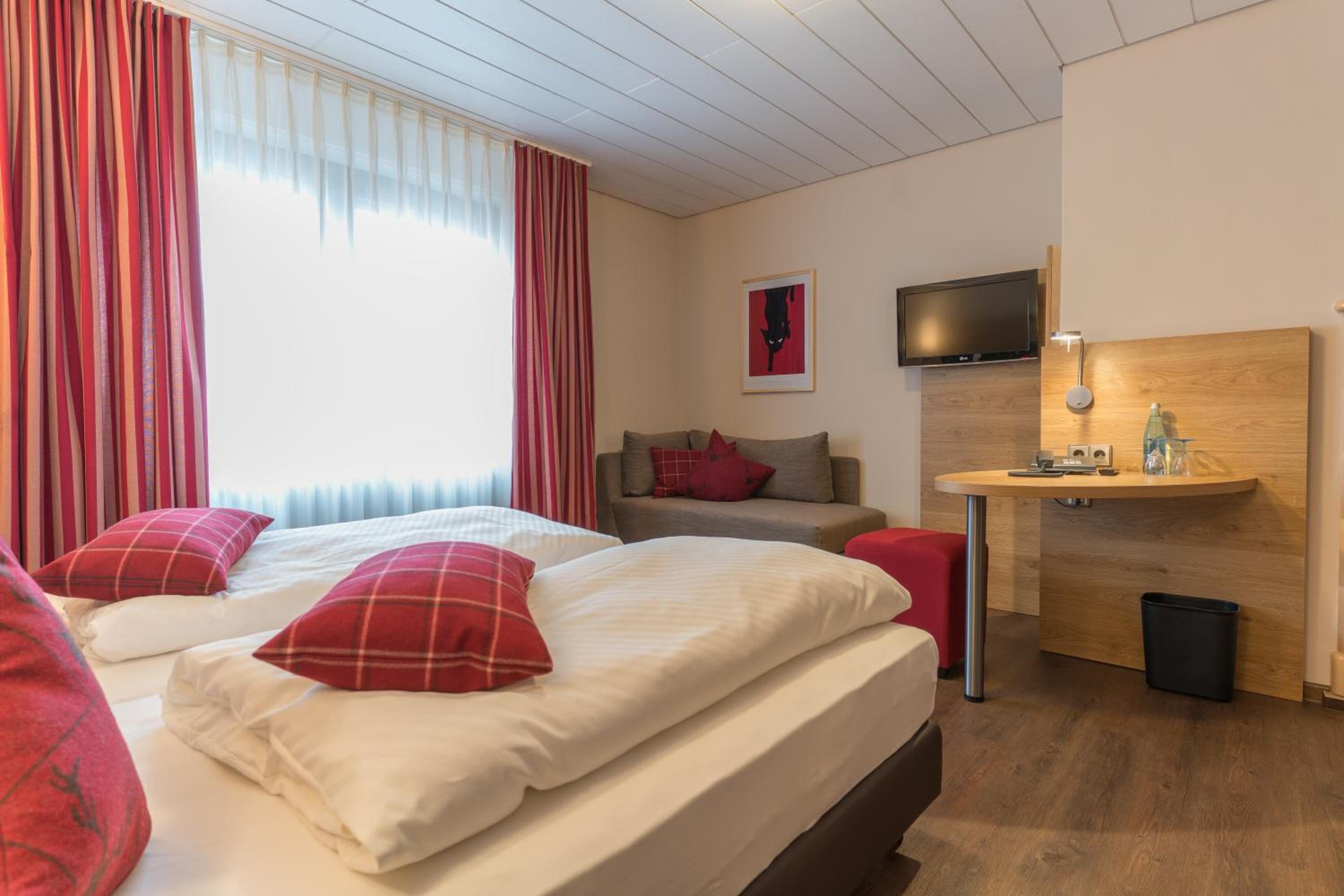 Standard Double or Twin Room - Photo 9