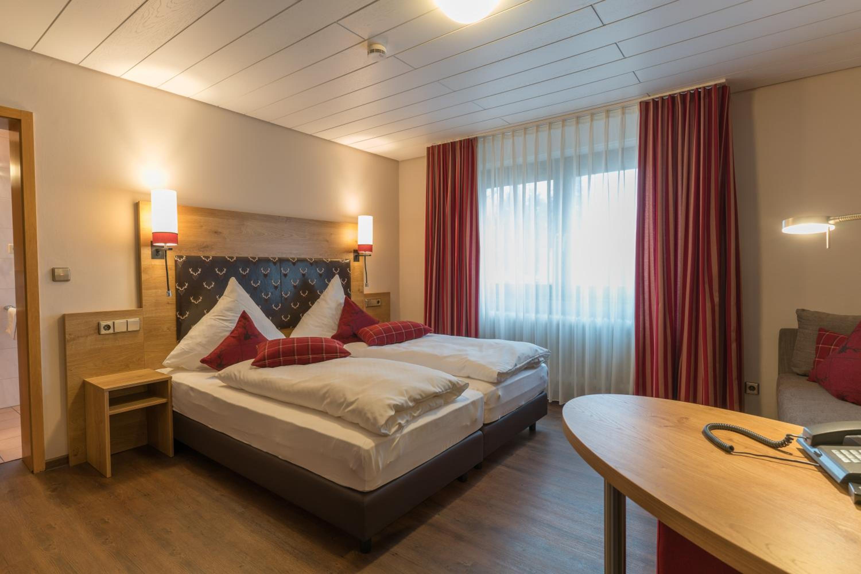 Standard Double or Twin Room - Photo 10