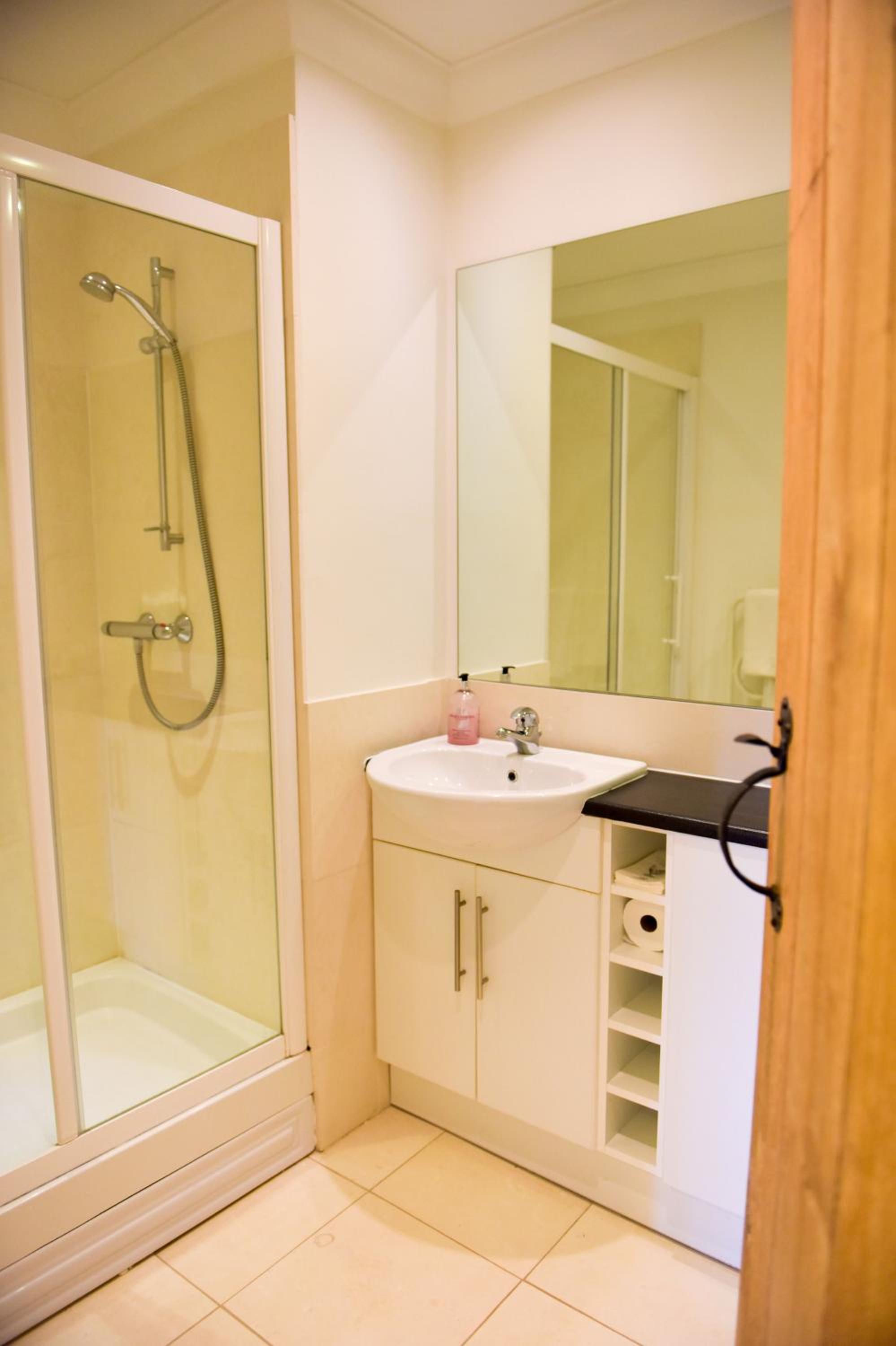 Double Room with Private Bathroom photo 2