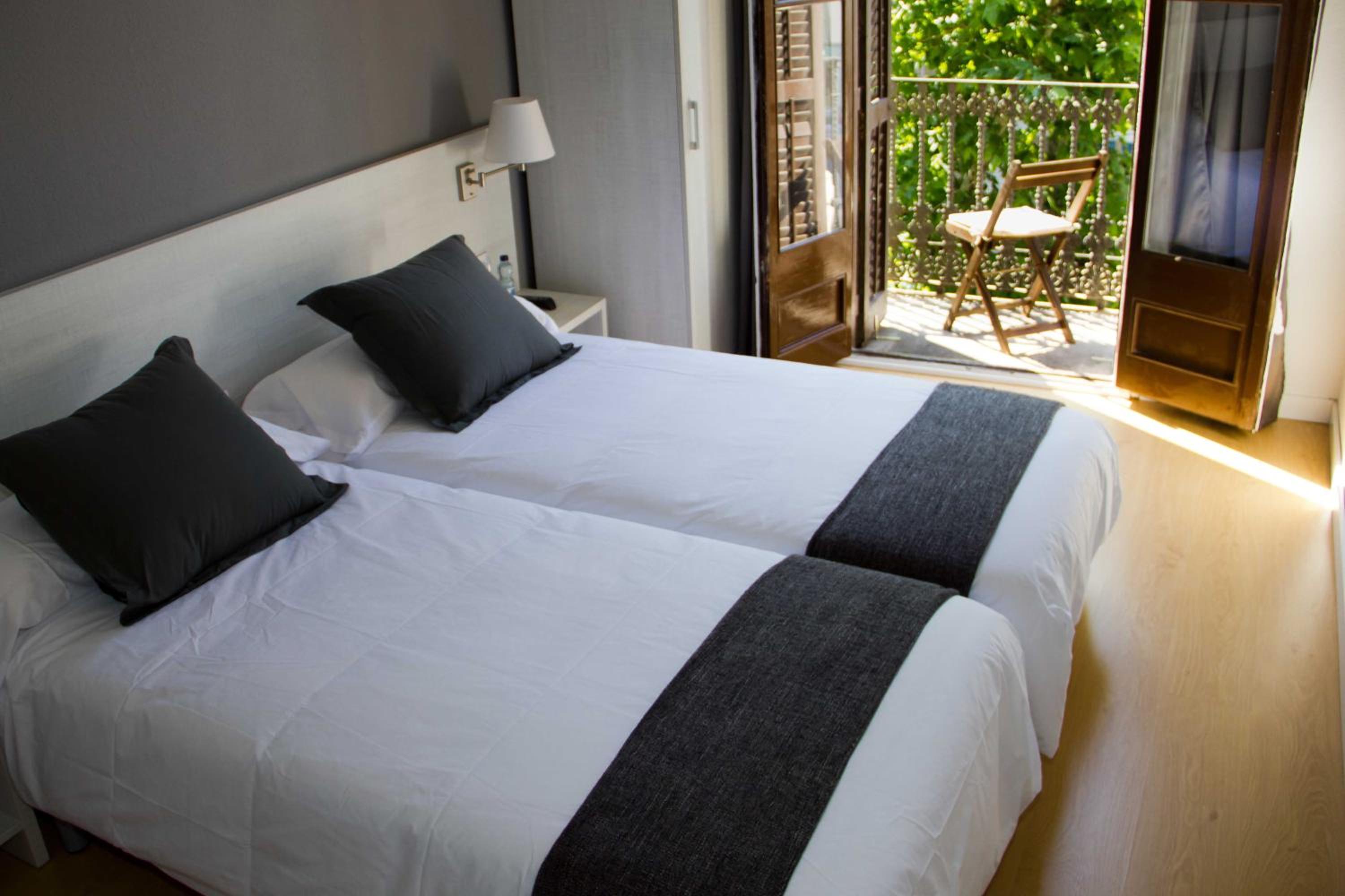 Twin Room with Balcony photo 3