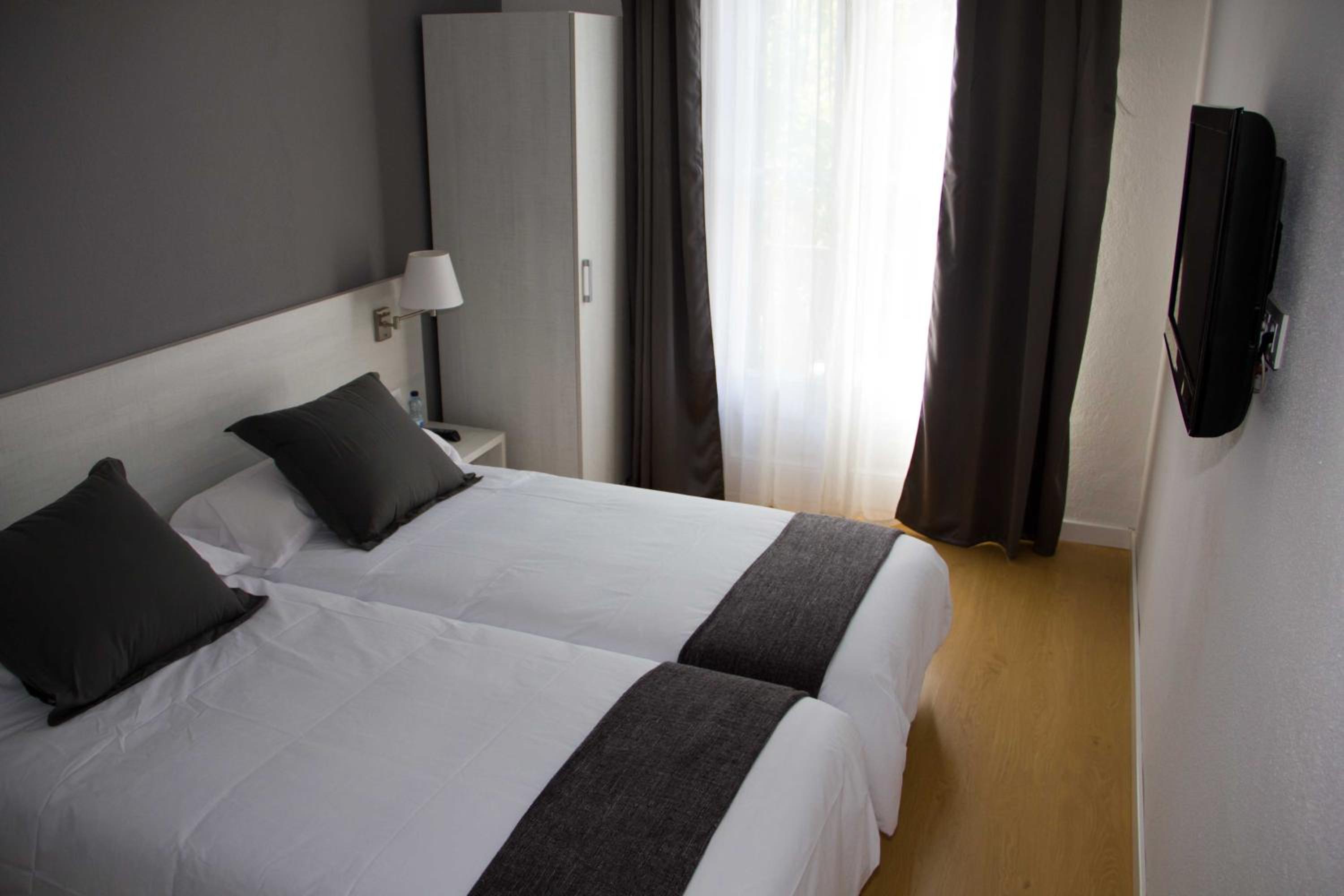 Twin Room with Balcony photo 2