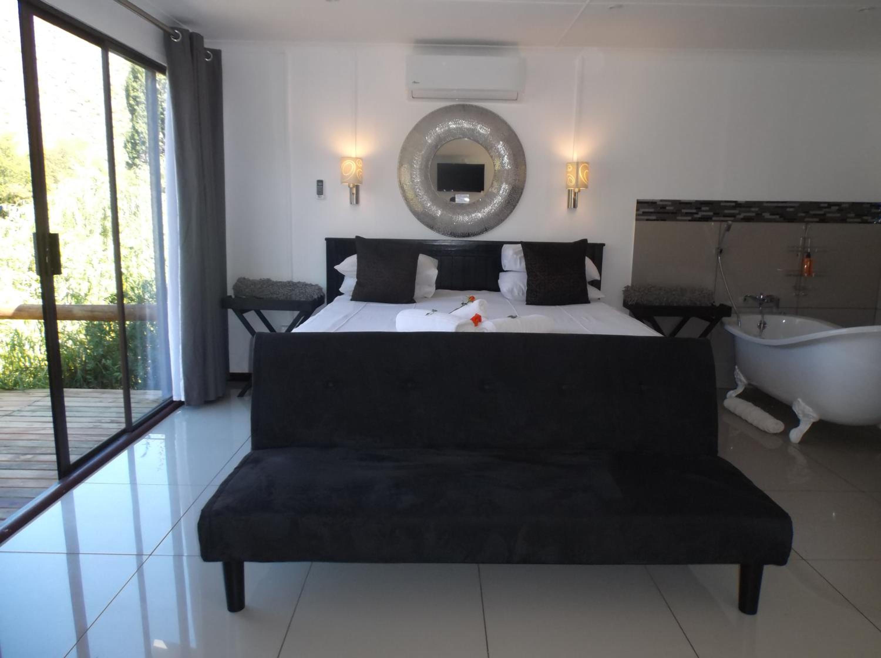 Waterfront Honeymoon Cottage - Photo 15