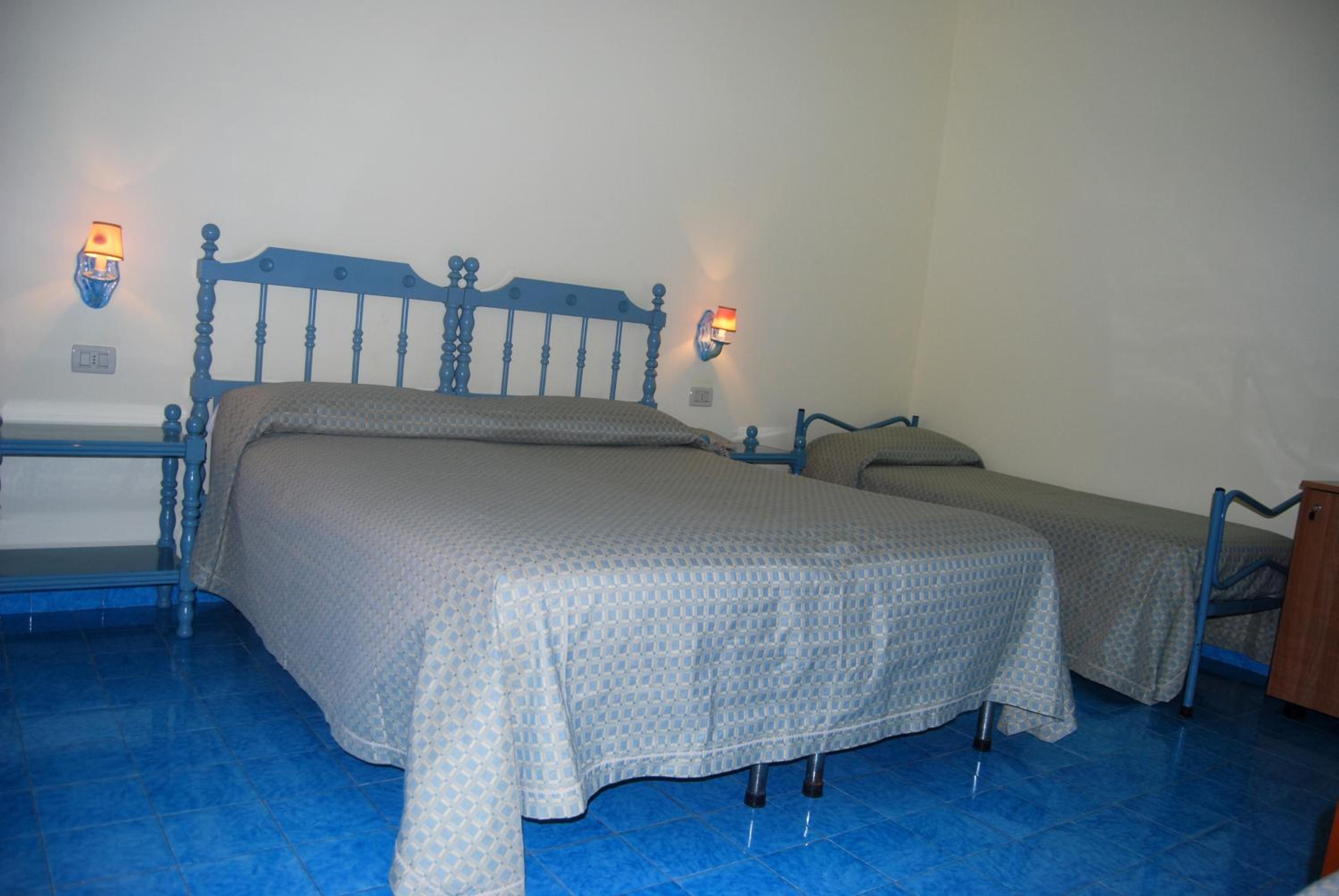 Standard Double Room photo 3