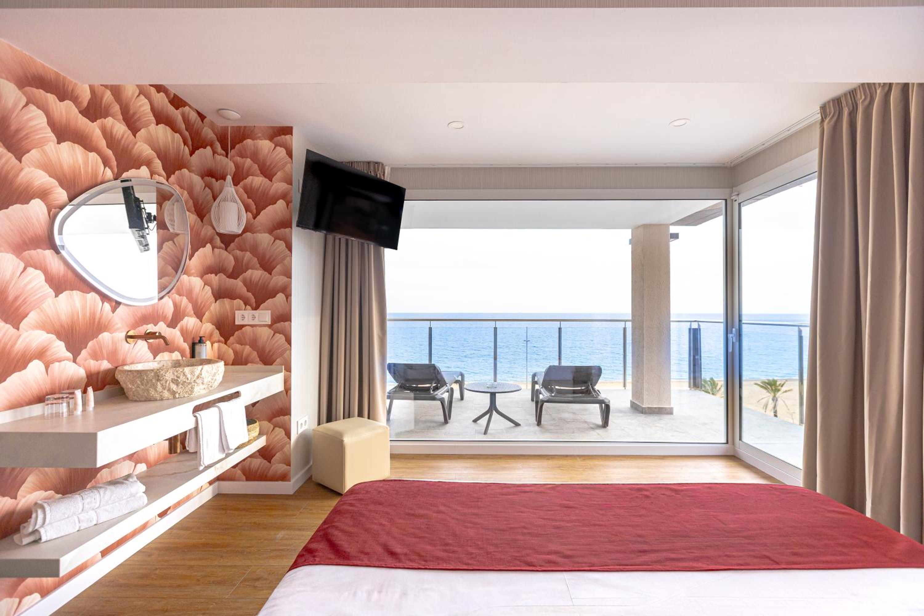 Deluxe Double or Twin Room with Sea View
