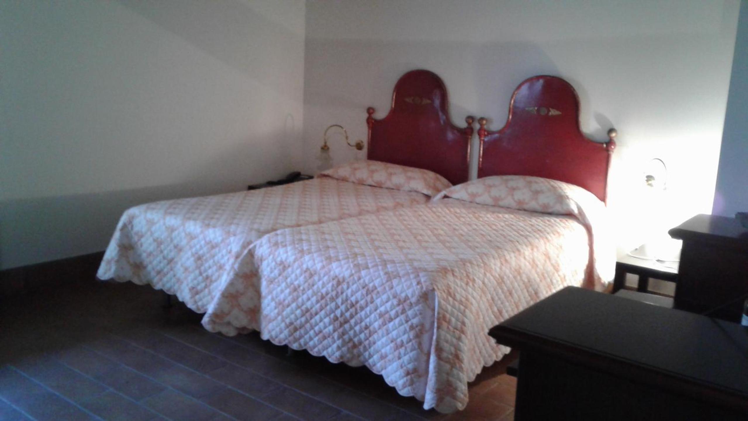 Twin Room with Bathroom - Photo 8