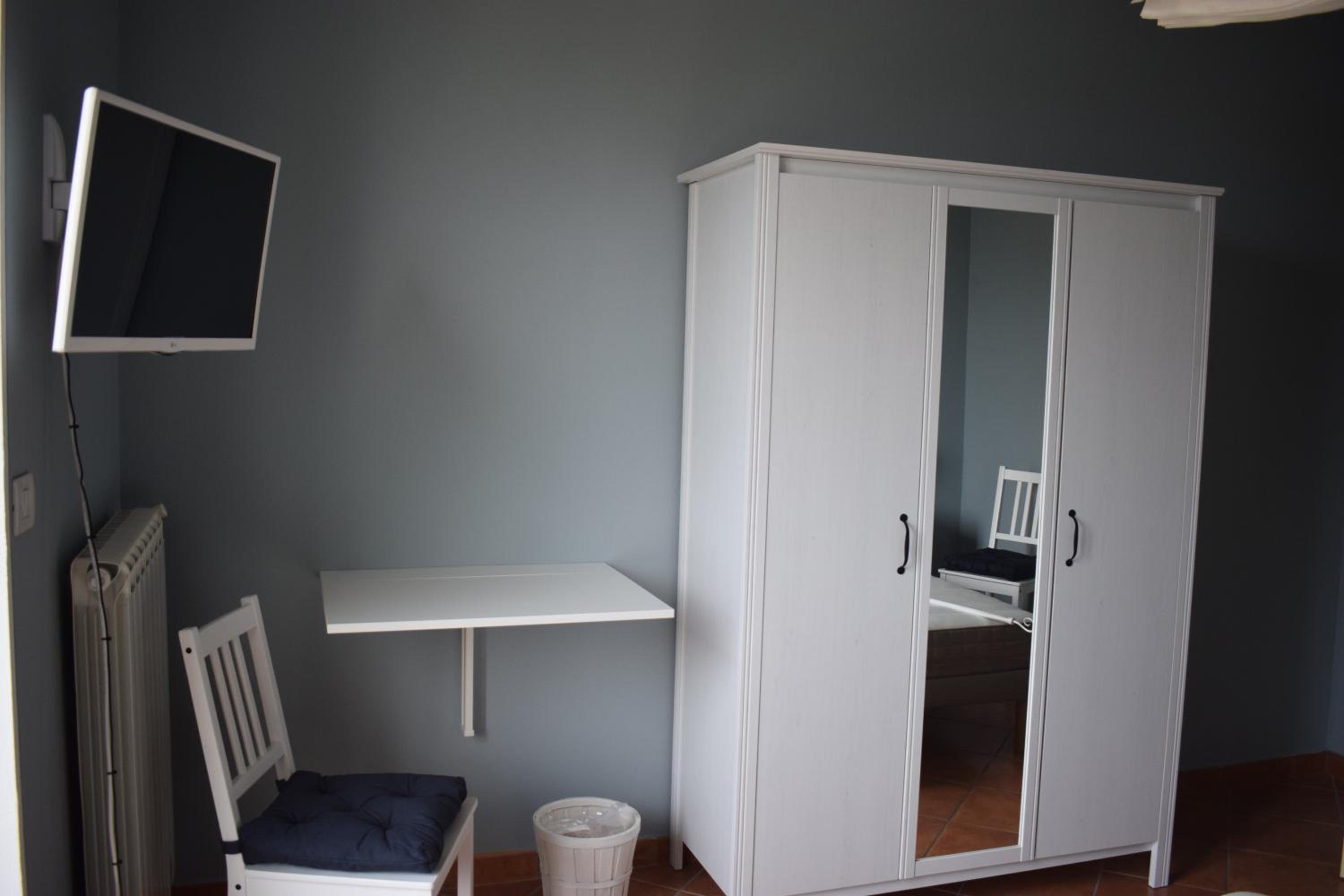 Double or Twin Room with Private External Bathroom - Photo 1