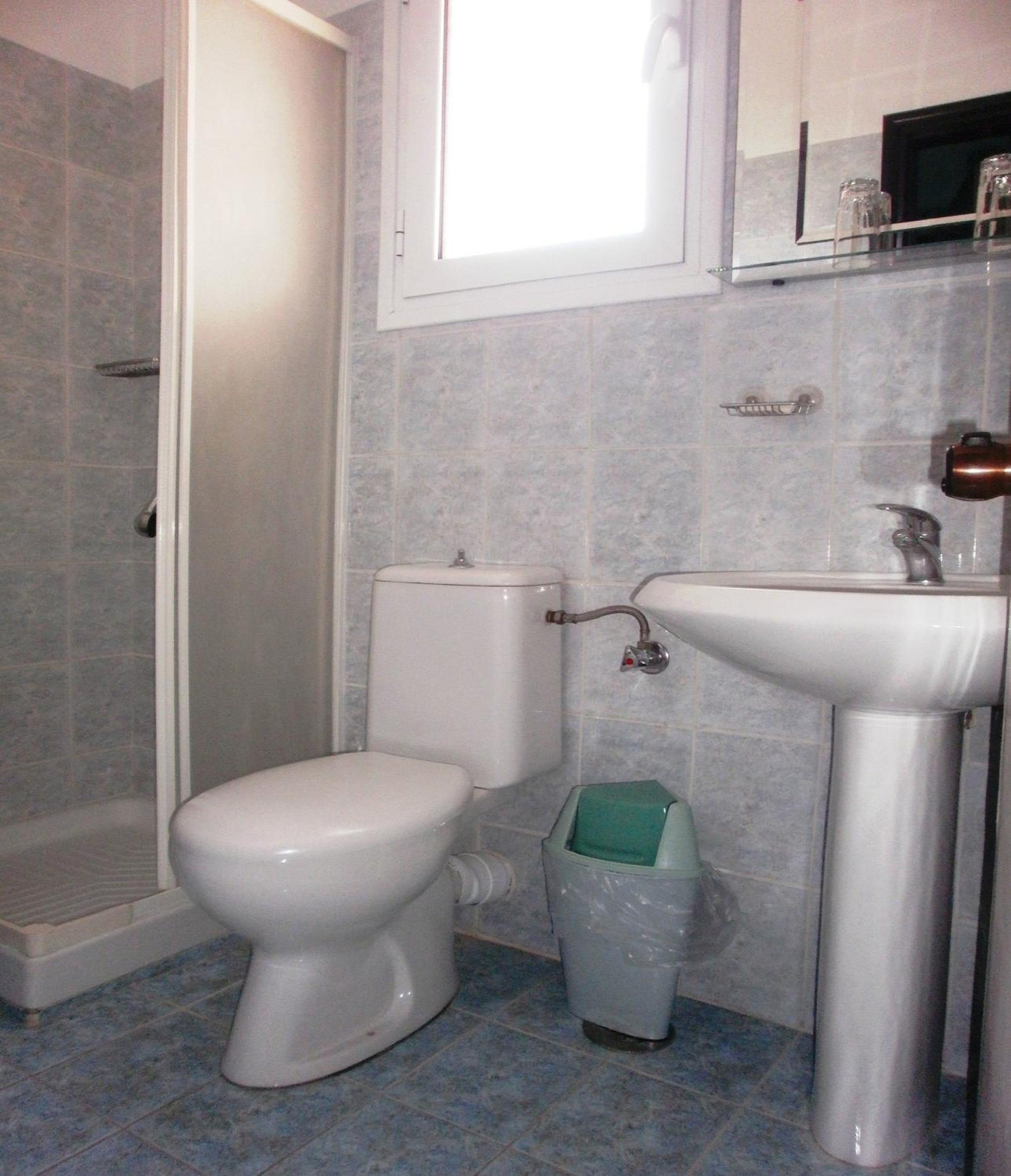 Twin Room - Photo 6