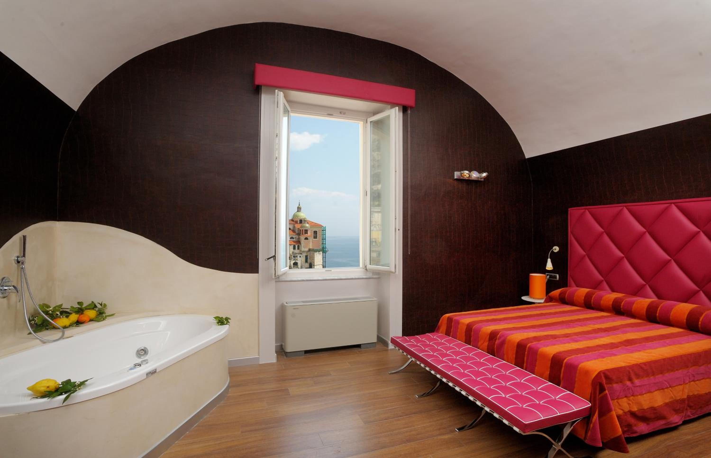 Superior Triple Room with Sea View and Spa Bath - Photo 1