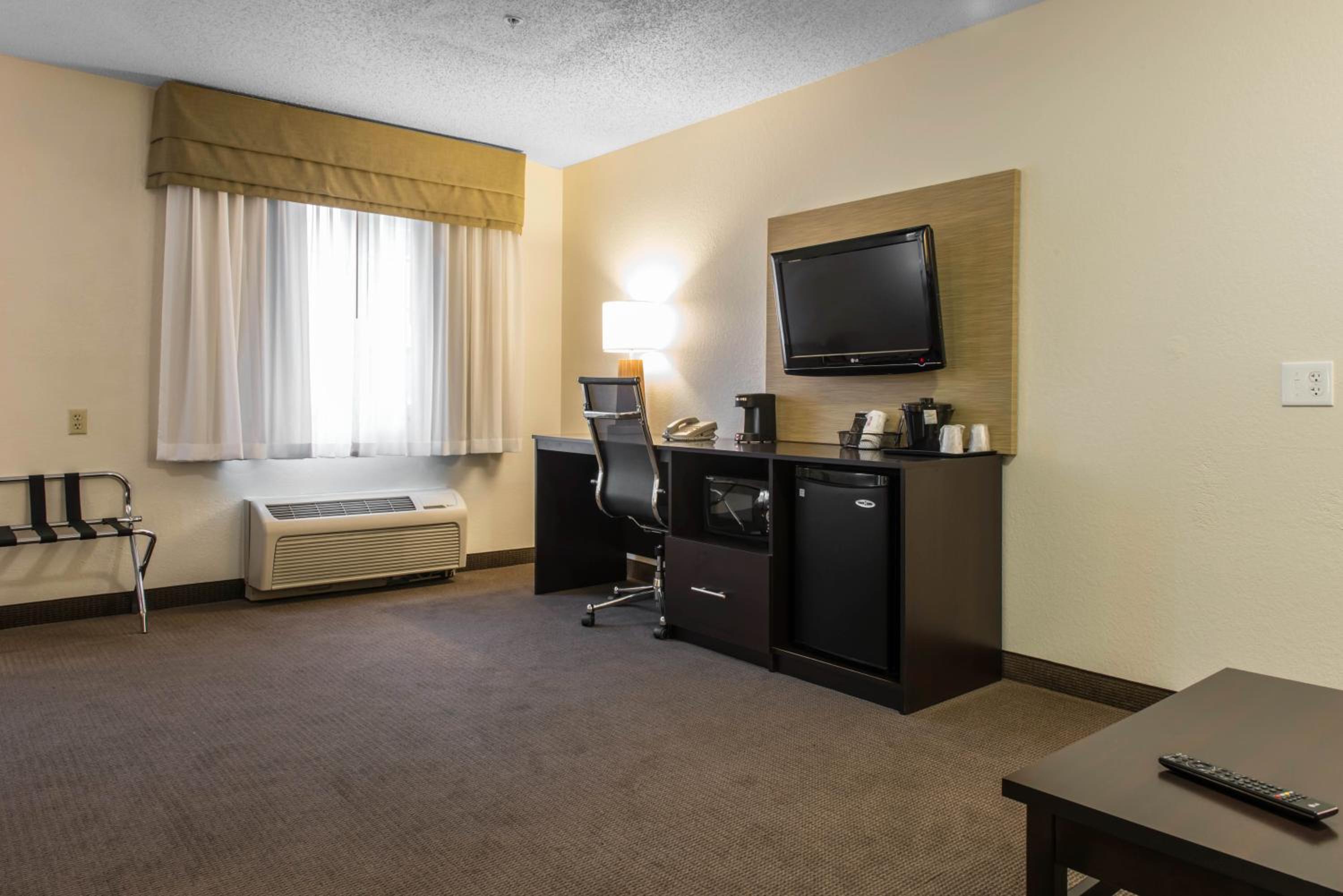 Queen Suite with Sofa Bed photo 1