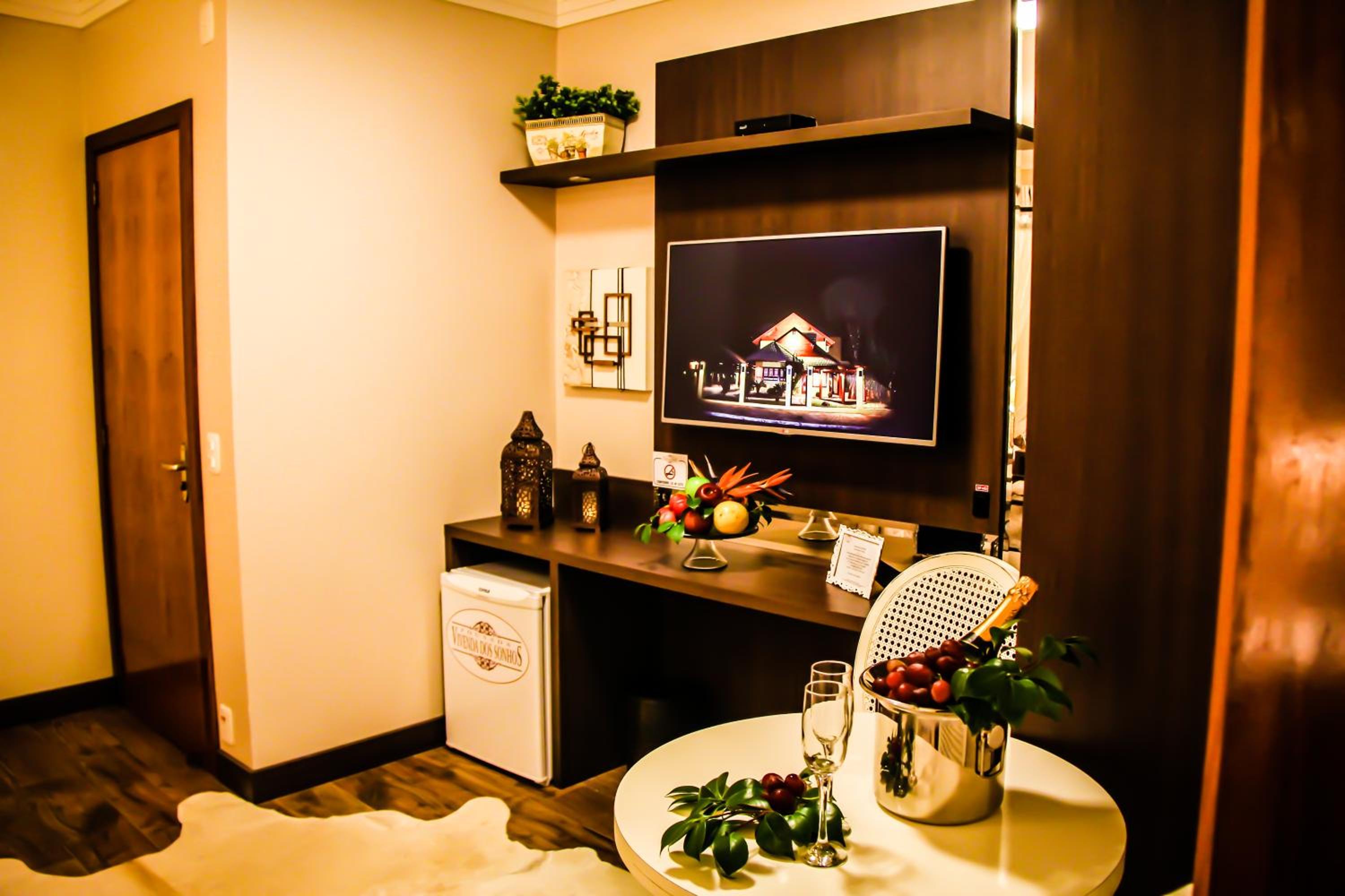 Premier Suite with Spa Bath photo 2