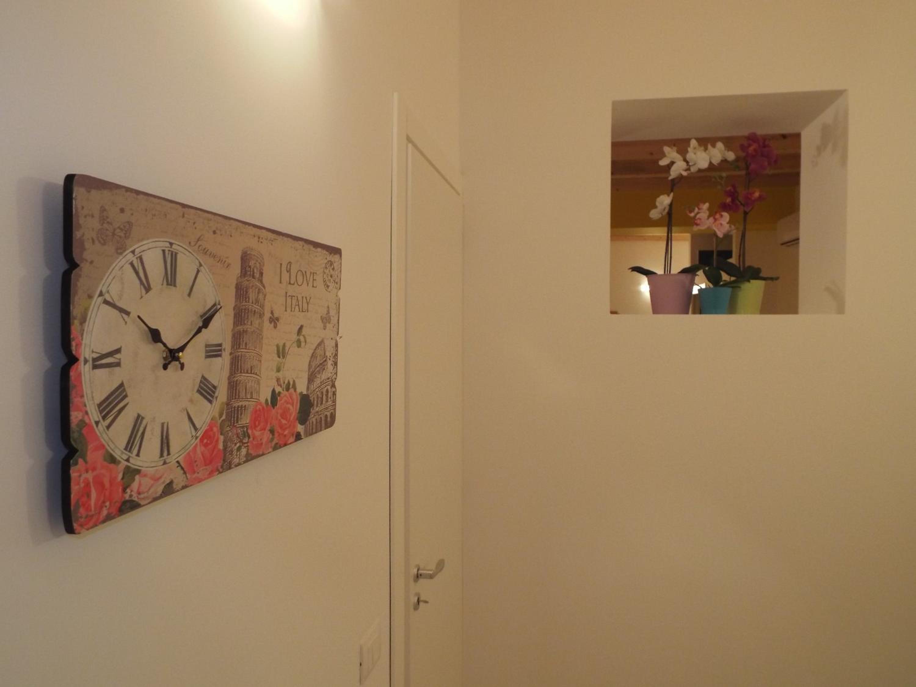 One-Bedroom Apartment - Photo 11
