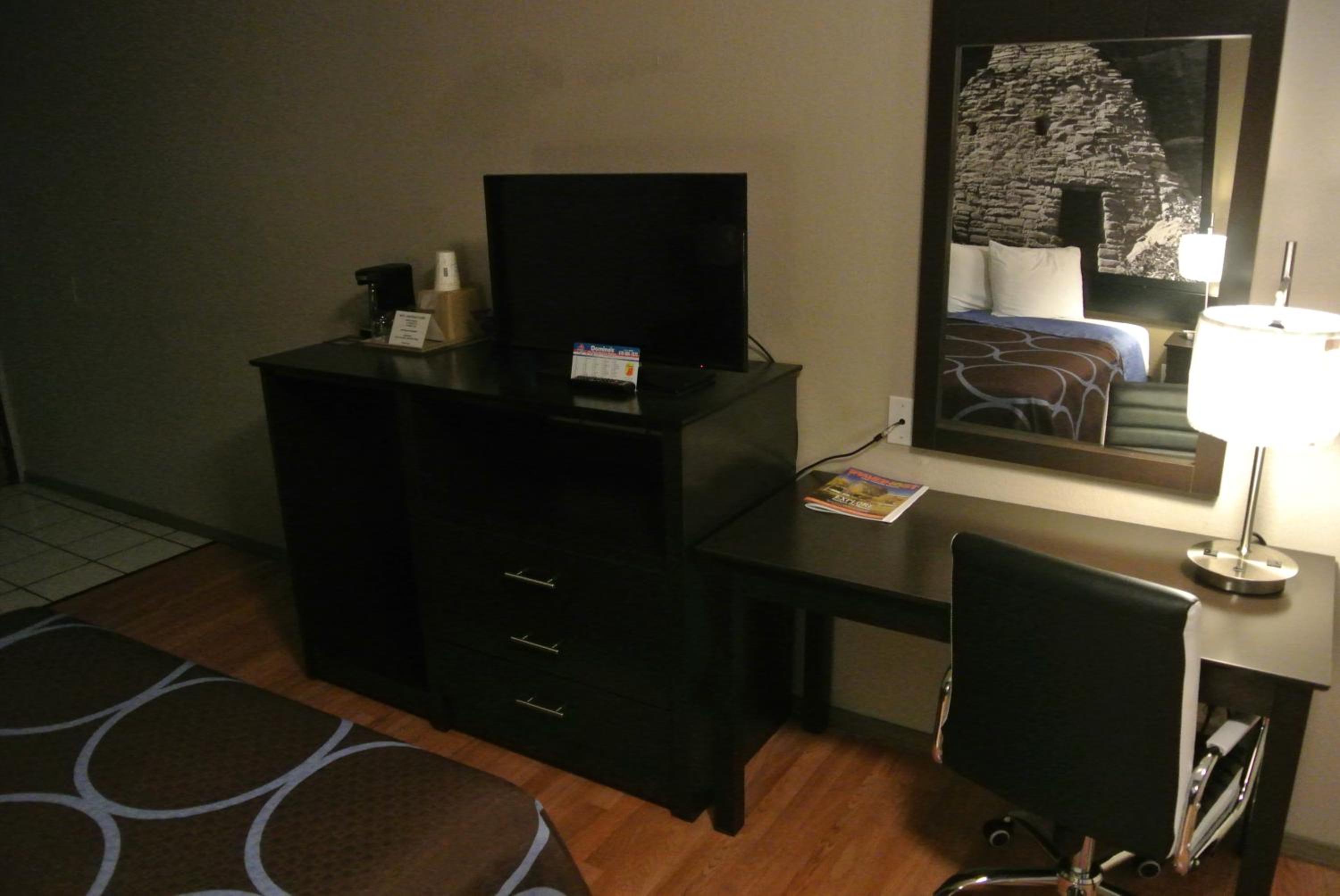 Queen Room - Disability Access - Photo 6