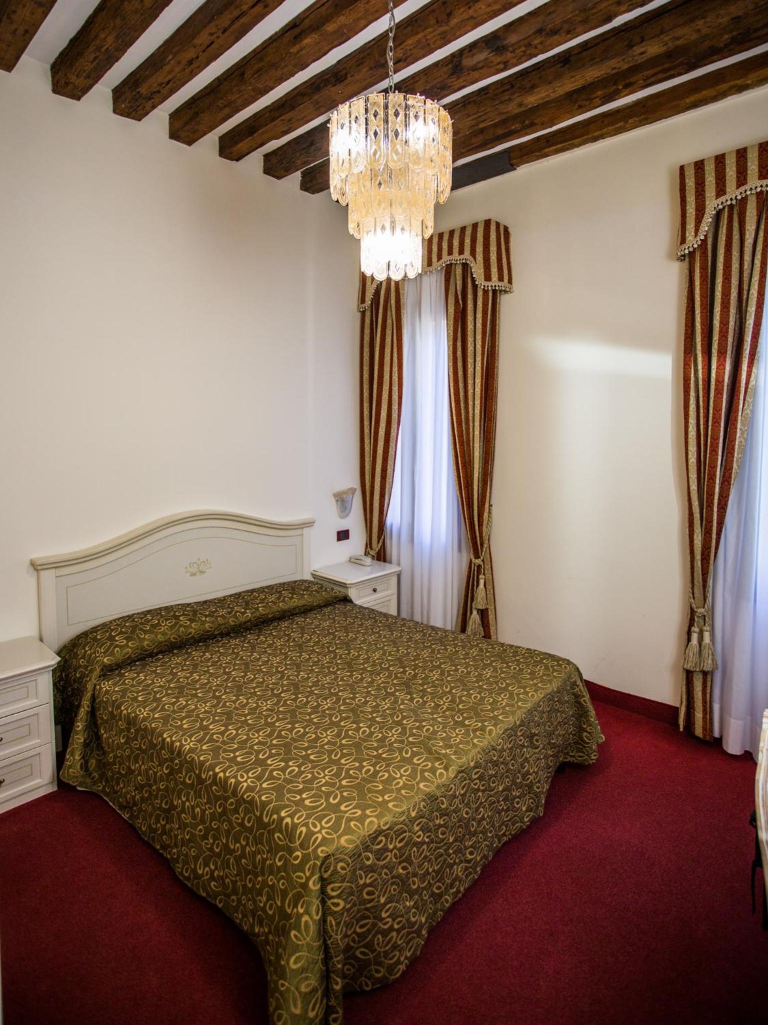 Economy Double Room photo 1