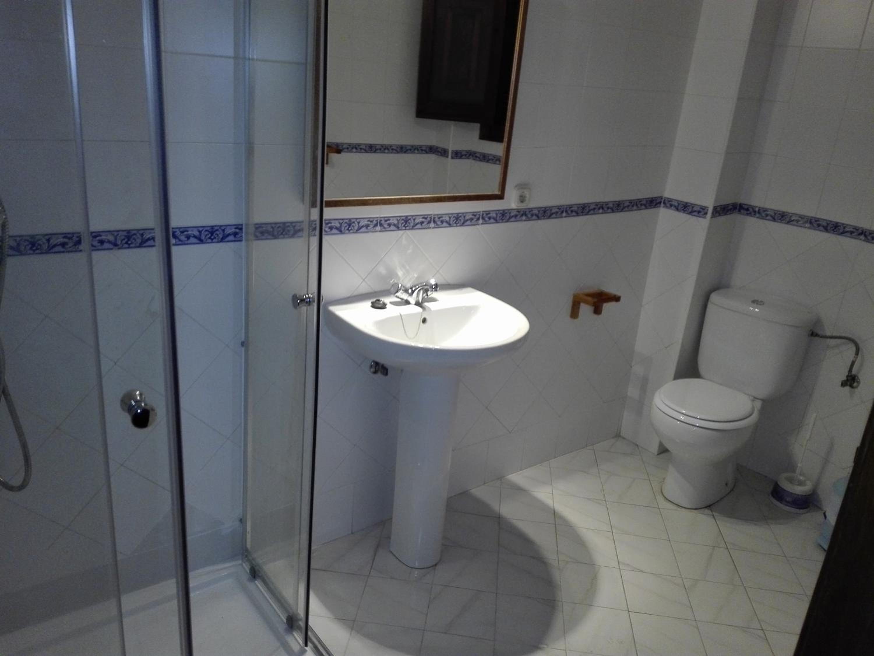 Double or Twin Room - Photo 23