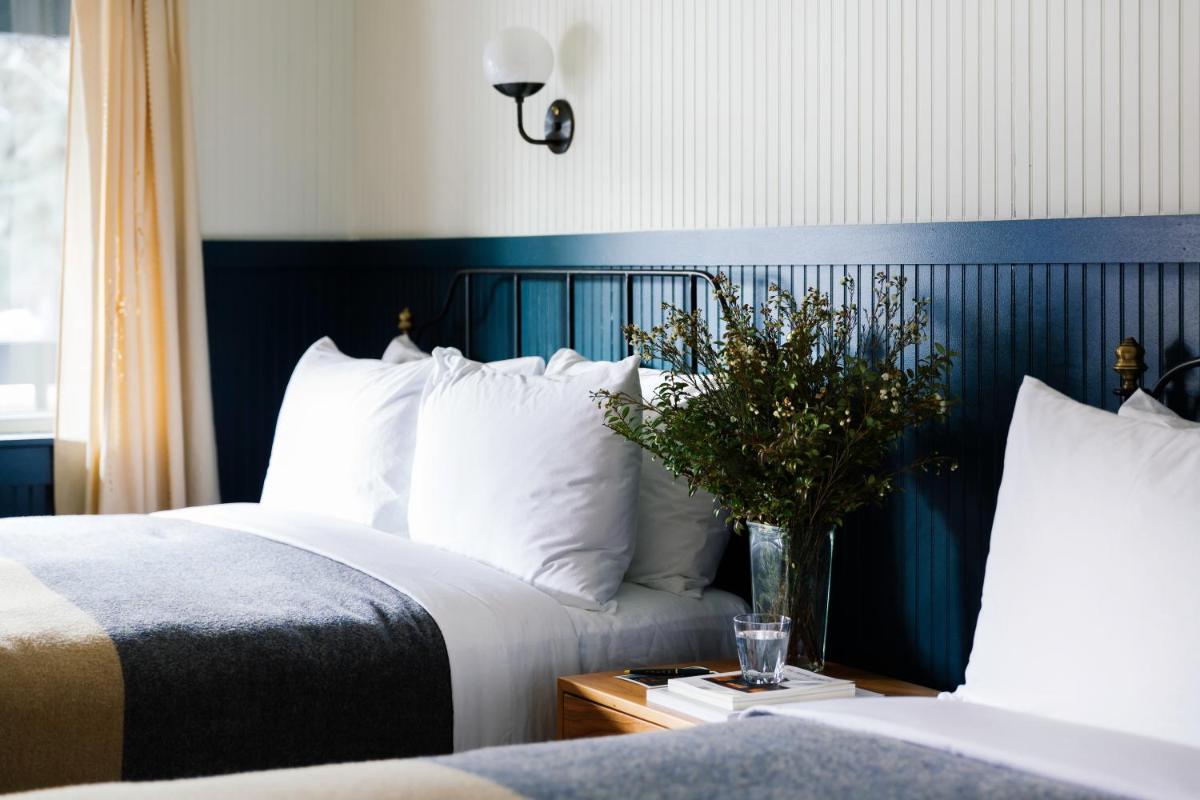 Deluxe Queen Room with Two Queen Beds - Photo 12