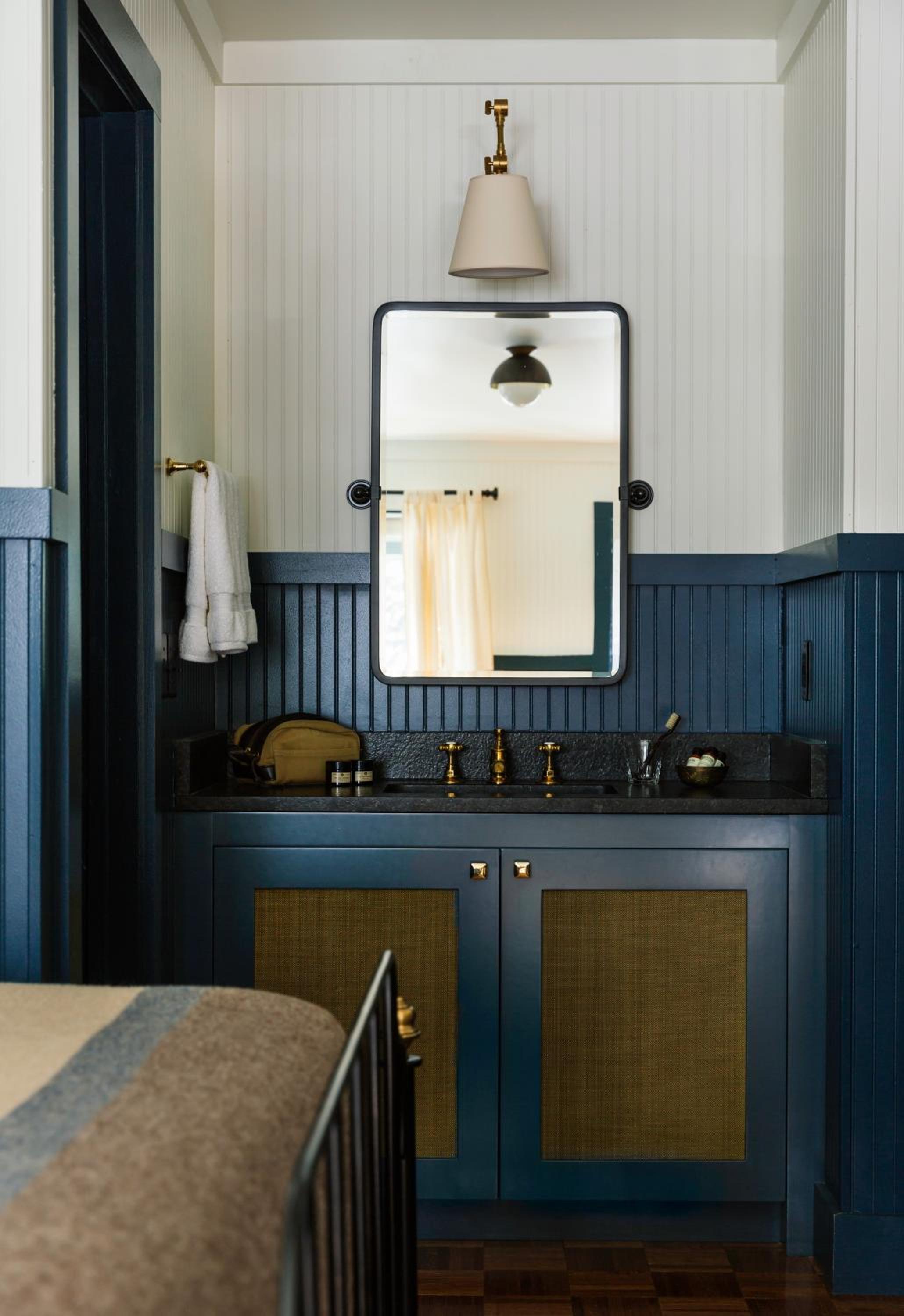 Standard Queen Room - Photo 7